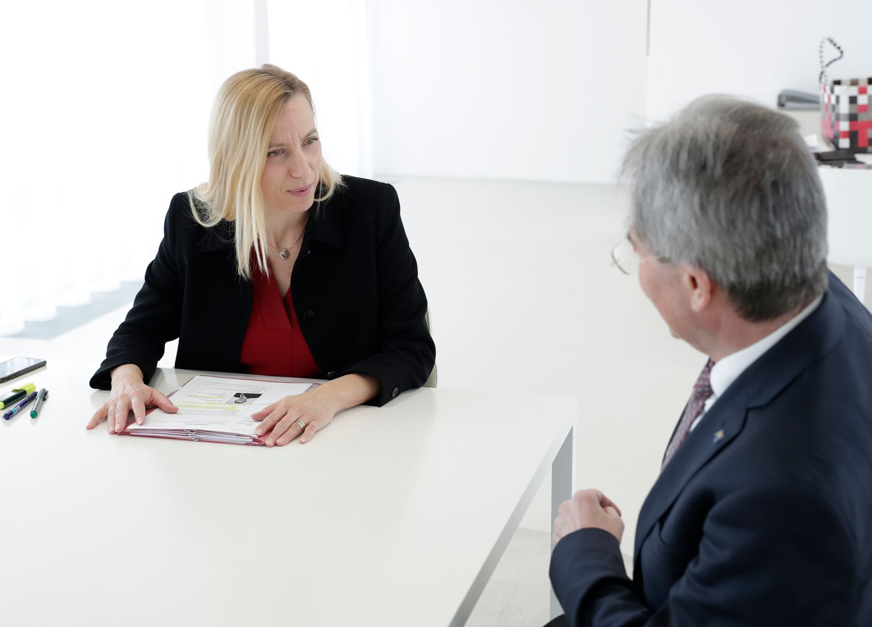 Am 5. M&auml;rz 2018 empfing Bundesministerin Juliane Bogner-Strau&szlig; (l.) Karl Wilfing (r.), den Landesrat von Nieder&ouml;sterreich, zu einem Arbeitsgespr&auml;ch.
