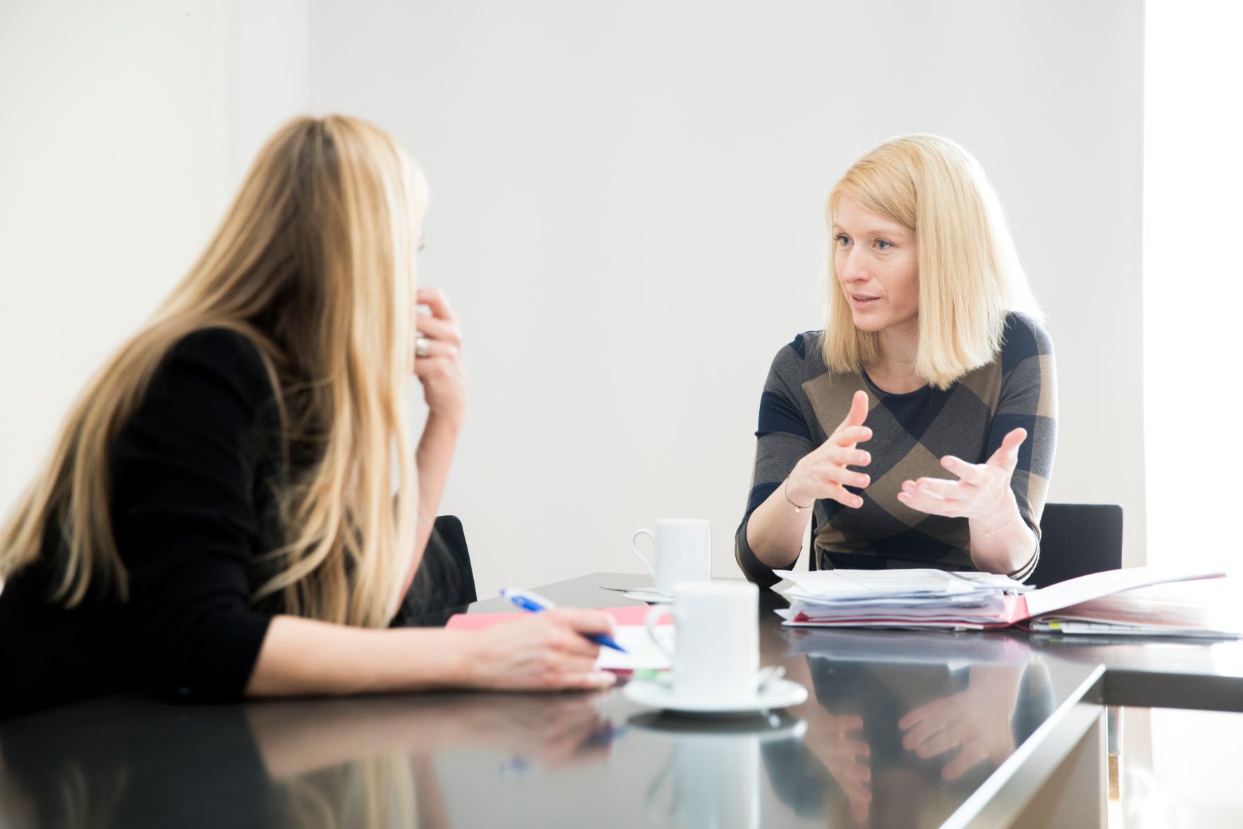 Am 15. M&auml;rz 2018 reiste Bundesministerin Juliane Bogner-Strau&szlig; (l.) im Zuge eines Bundesl&auml;ndertags nach Ober&ouml;sterreich. Im Bild mit Landesr&auml;tin Christine Haberlander (r.).