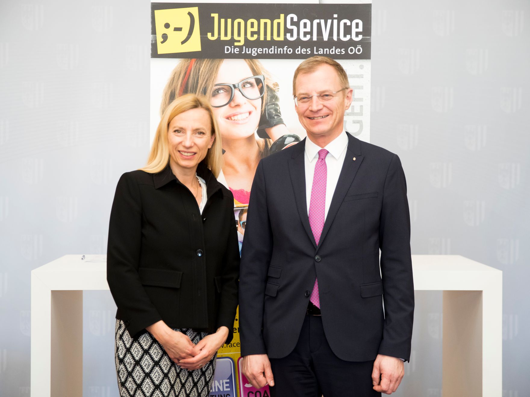 Am 15. M&auml;rz 2018 reiste Bundesministerin Juliane Bogner-Strau&szlig; (l.) im Zuge eines Bundesl&auml;ndertags nach Ober&ouml;sterreich. Im Bild mit dem Landeshauptmann von Ober&ouml;sterreich Thomas Stelzer (r.) nach der Pressekonferenz.