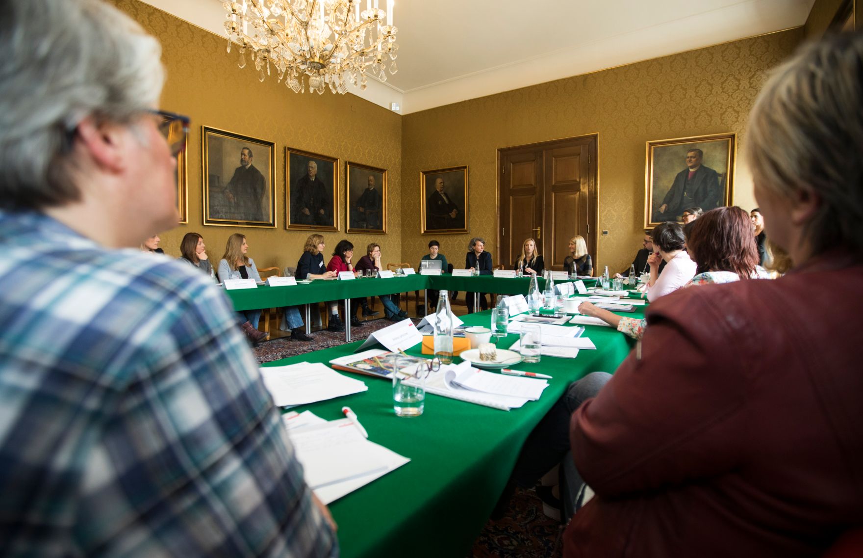 Am 15. M&auml;rz 2018 reiste Bundesministerin Juliane Bogner-Strau&szlig; im Zuge eines Bundesl&auml;ndertags nach Ober&ouml;sterreich. Im Bild mit Landesr&auml;tin Christine Haberlander beim Treffen mit Gesch&auml;ftsf&uuml;hrerinnen von Frauenvereinen und Beratungsstellen.
