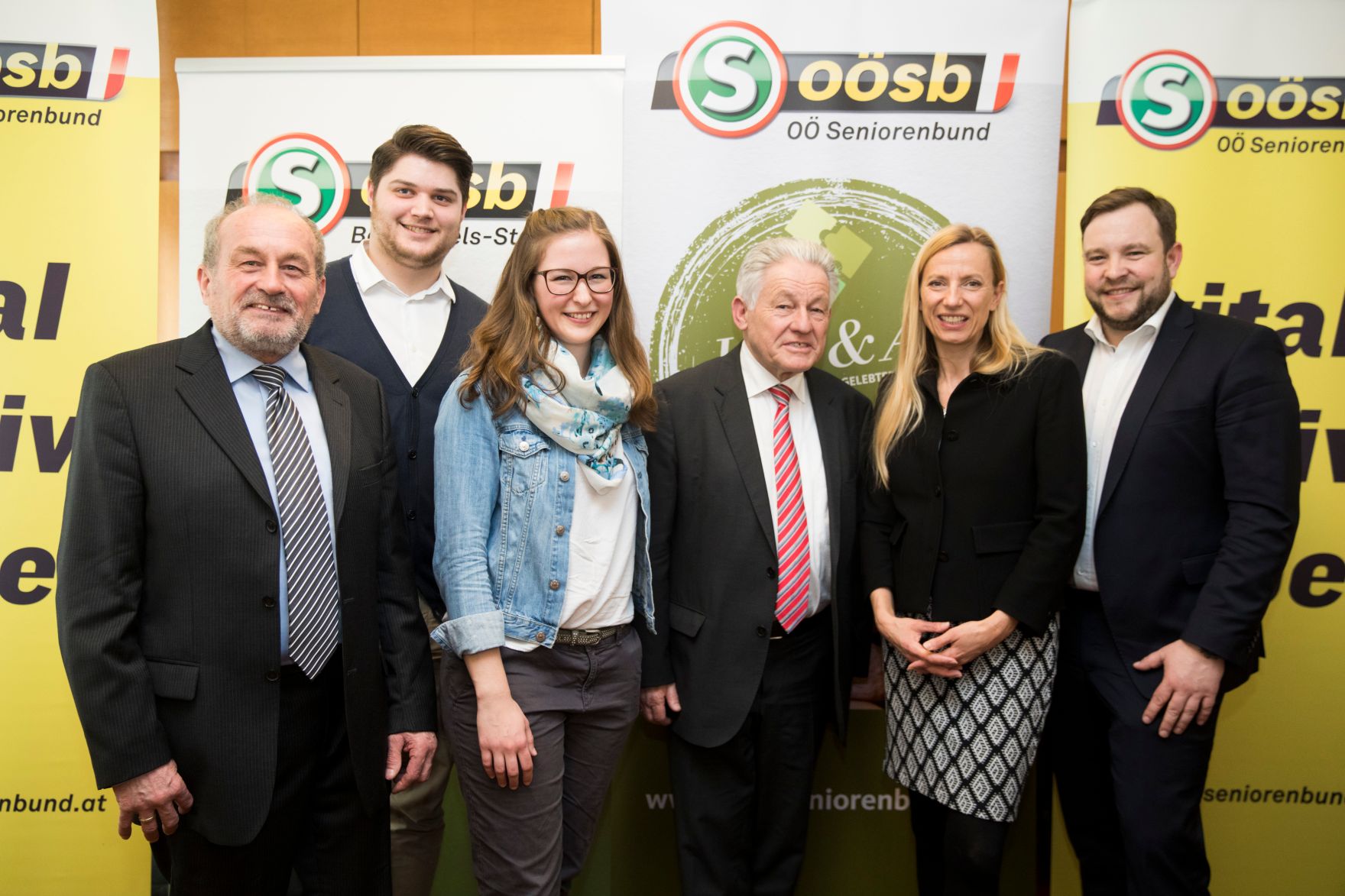 Am 15. M&auml;rz 2018 reiste Bundesministerin Juliane Bogner-Strau&szlig; (2.v.r.) im Zuge eines Bundesl&auml;ndertags nach Ober&ouml;sterreich. Im Bild mit dem ehemaligen Landeshauptmann von Ober&ouml;sterreich Josef P&uuml;hringer (3.v.r.), der Nationalratsabgeordneten Claudia Plakolm (3.v.l.), dem Obmann des Seniorenbunds Wels Bernhard Lehner (l.) und dem Landesgesch&auml;ftsf&uuml;hrer des Seniorenbunds Ober&ouml;sterreich Franz Ebner (r.) bei der Er&ouml;ffnung des Generationenzentrums Wels.