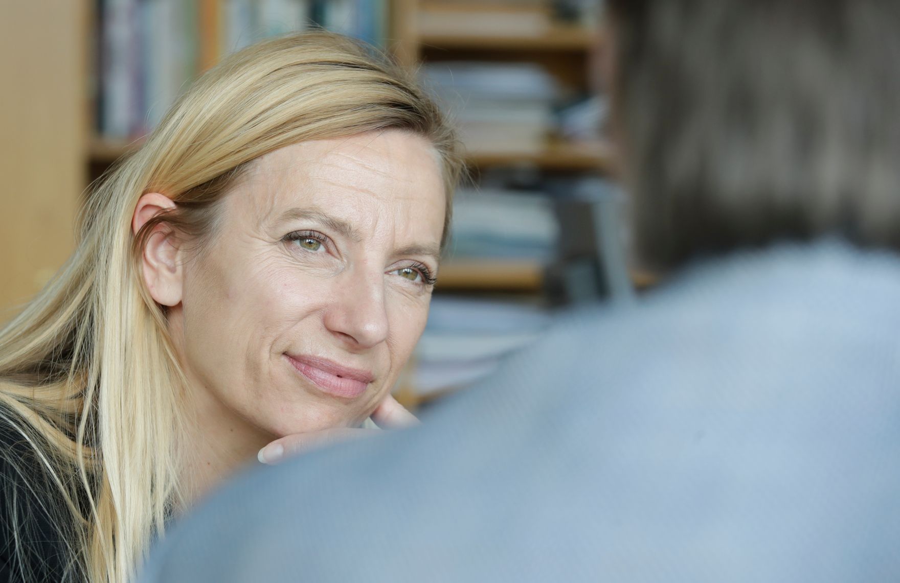 Am 16. M&auml;rz 2018 reiste Bundesministerin Juliane Bogner-Strau&szlig; (im Bild) im Zuge eines Bundesl&auml;ndertags nach Salzburg. Im Bild beim Interview mit den Salzburger Nachrichten.