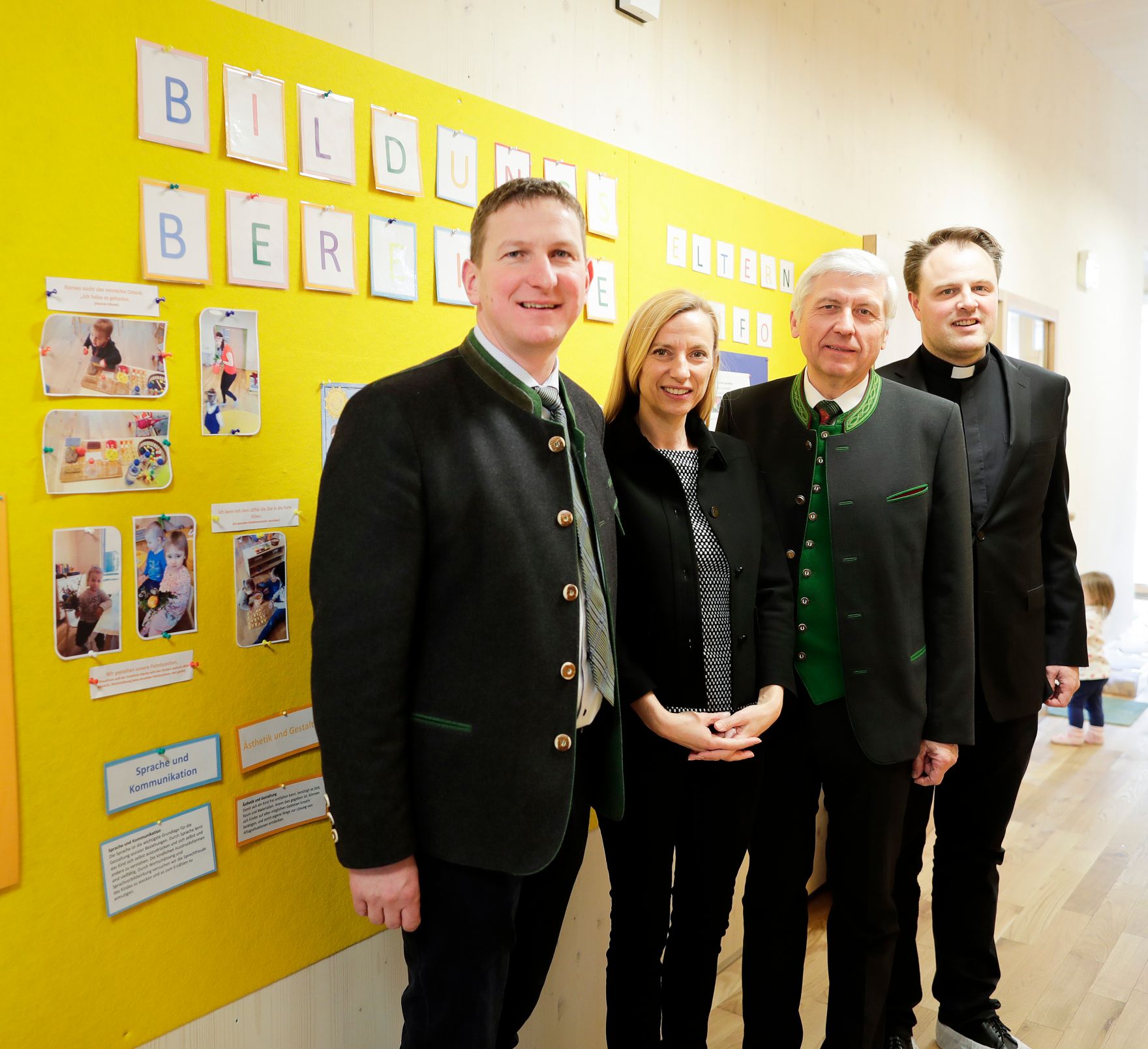 Am 23. M&auml;rz 2018 reiste Bundesministerin Juliane Bogner-Strau&szlig; (2.v.l.) im Zuge eines Bundesl&auml;ndertags in die Steiermark. Im Bild mit dem B&uuml;rgermeister von Mautern Andreas K&uuml;hberger (l.) bei der Er&ouml;ffnung der Kinderkrippe in Mautern.