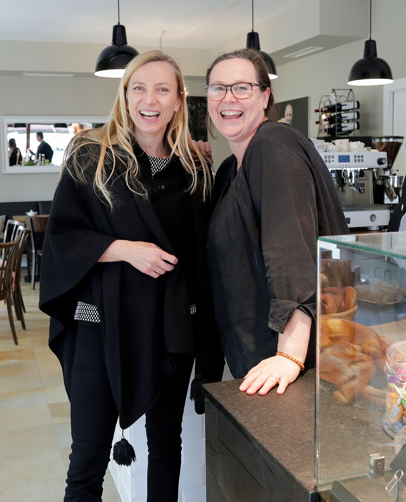 Am 23. M&auml;rz 2018 reiste Bundesministerin Juliane Bogner-Strau&szlig; (l.) im Zuge eines Bundesl&auml;ndertags in die Steiermark. Im Bild beim Spaziergang durch Mautern.