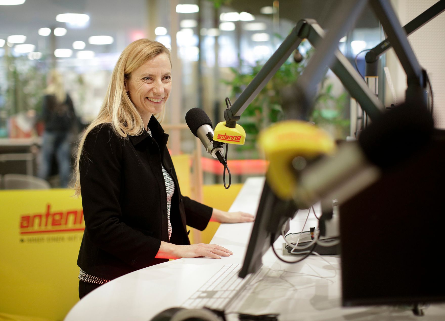 Am 23. M&auml;rz 2018 reiste Bundesministerin Juliane Bogner-Strau&szlig; (im Bild) im Zuge eines Bundesl&auml;ndertags in die Steiermark. Im Bild zu Besuch beim Radiosender Antenne Steiermark.