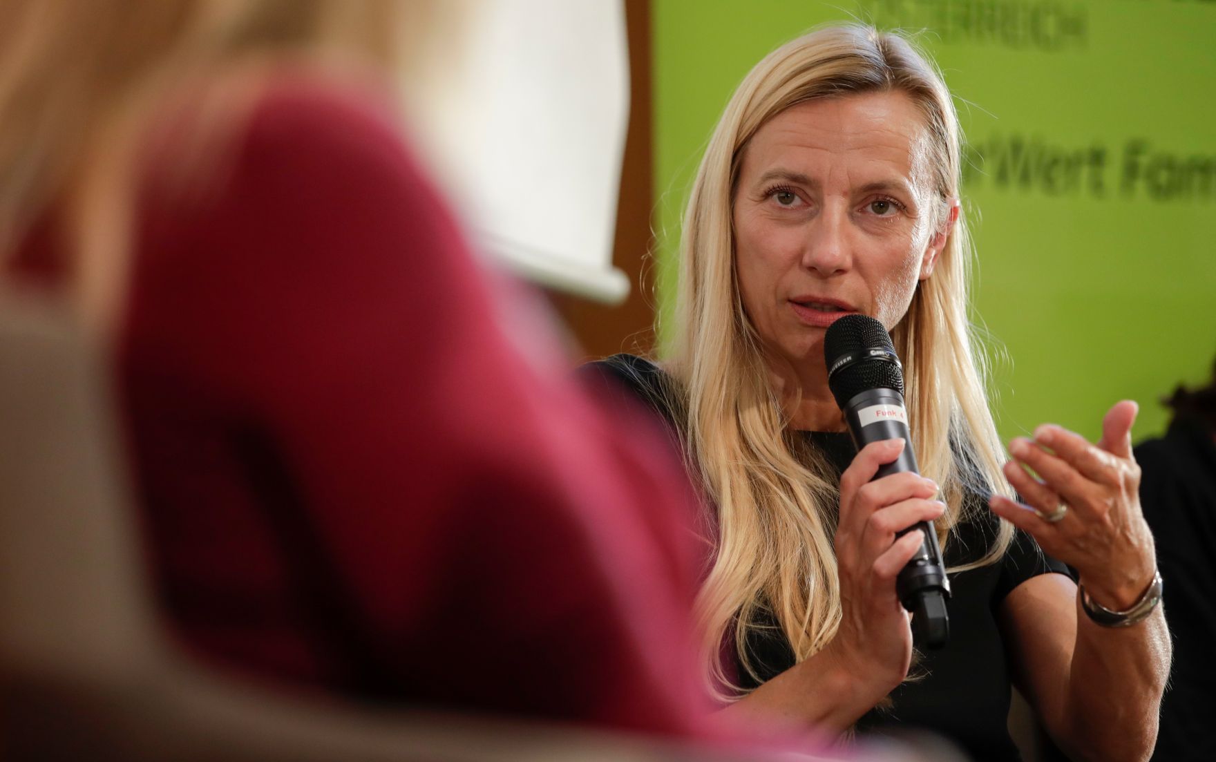 Am 28. Mai 2018 nahm Bundesministerin Juliane Bogner-Strau&szlig; (im Bild) an der Podiumsdiskussion zum Thema "Sicherheit im Internet" teil.