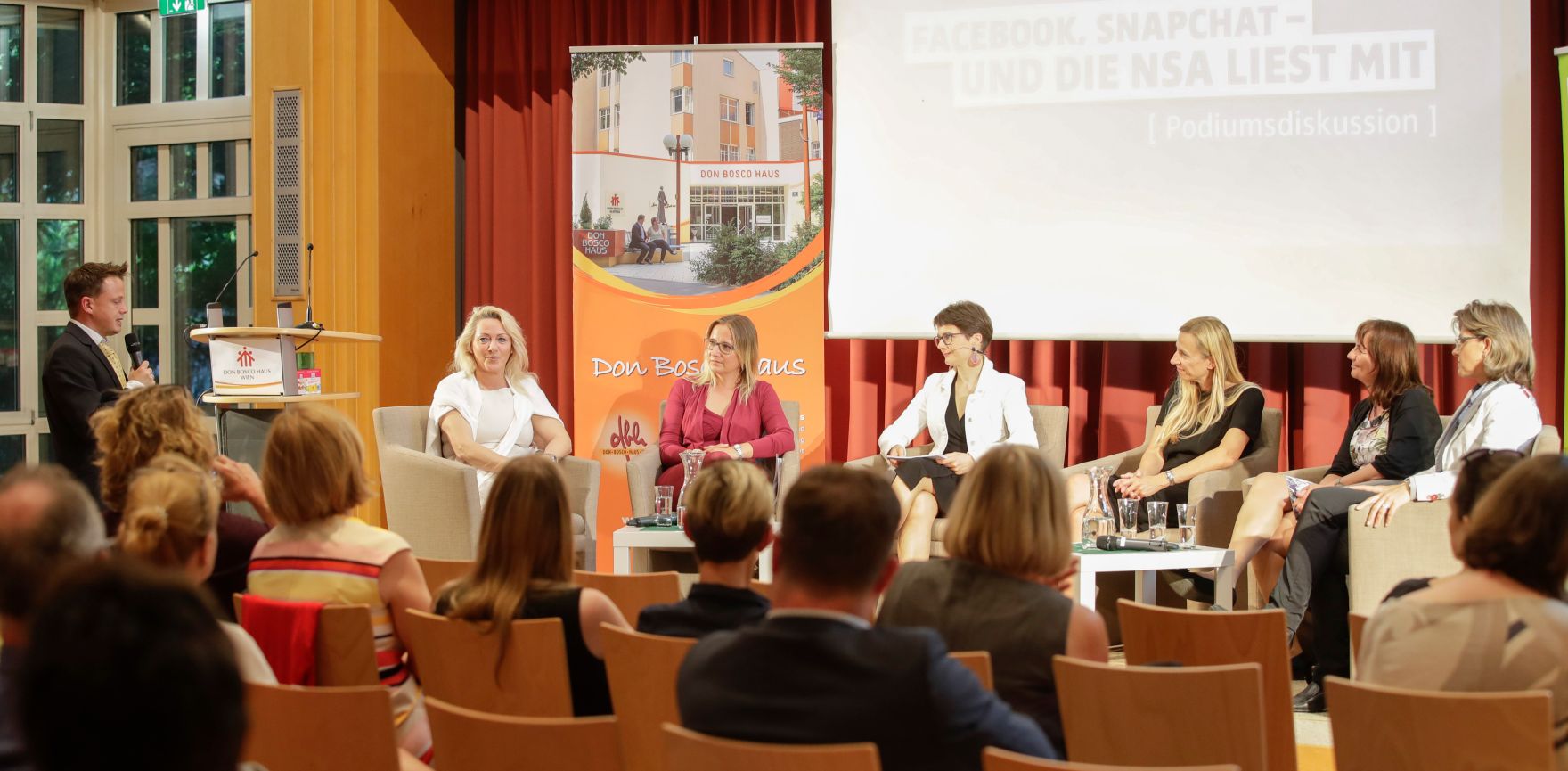 Am 28. Mai 2018 nahm Bundesministerin Juliane Bogner-Strau&szlig; an der Podiumsdiskussion zum Thema "Sicherheit im Internet" teil.