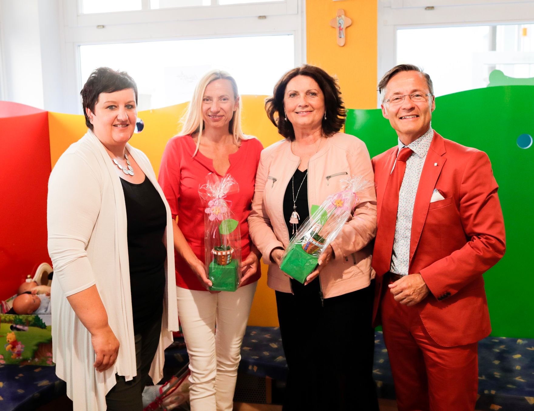 Am 4. Juni 2018 reiste Bundesministerin Juliane Bogner-Strau&szlig; (2.v.l.) im Zuge eines Bundesl&auml;ndertags nach K&auml;rnten. Im Bild beim Besuch der "Kinderwerkstadt Klagenfurt" des Hilfswerks K&auml;rnten.