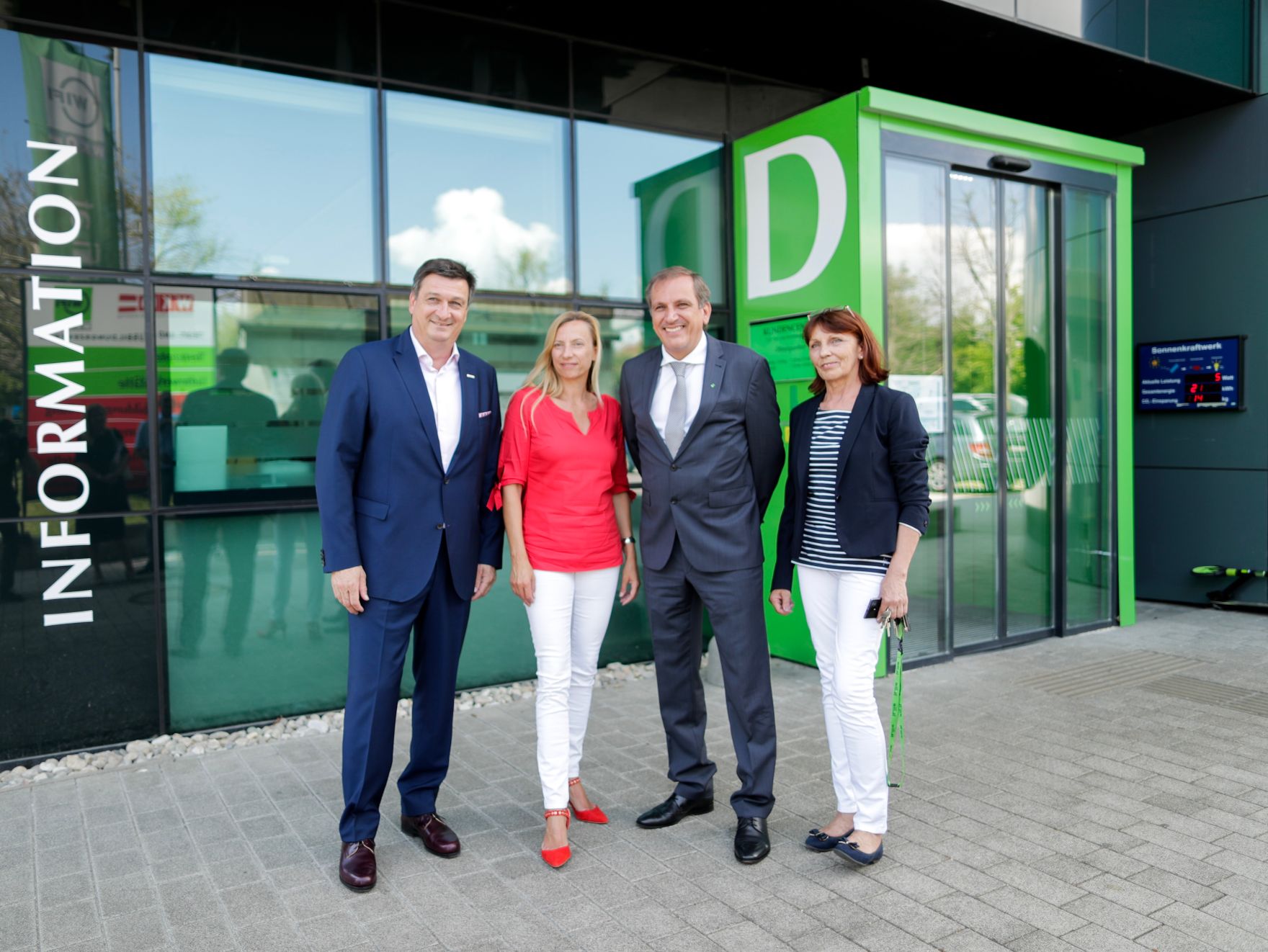 Am 4. Juni 2018 reiste Bundesministerin Juliane Bogner-Strau&szlig; (2.v.l.) im Zuge eines Bundesl&auml;ndertags nach K&auml;rnten. Im Bild beim Besuch des "TAZ" (Test- und Ausbildungszentrum) in Klagenfurt.