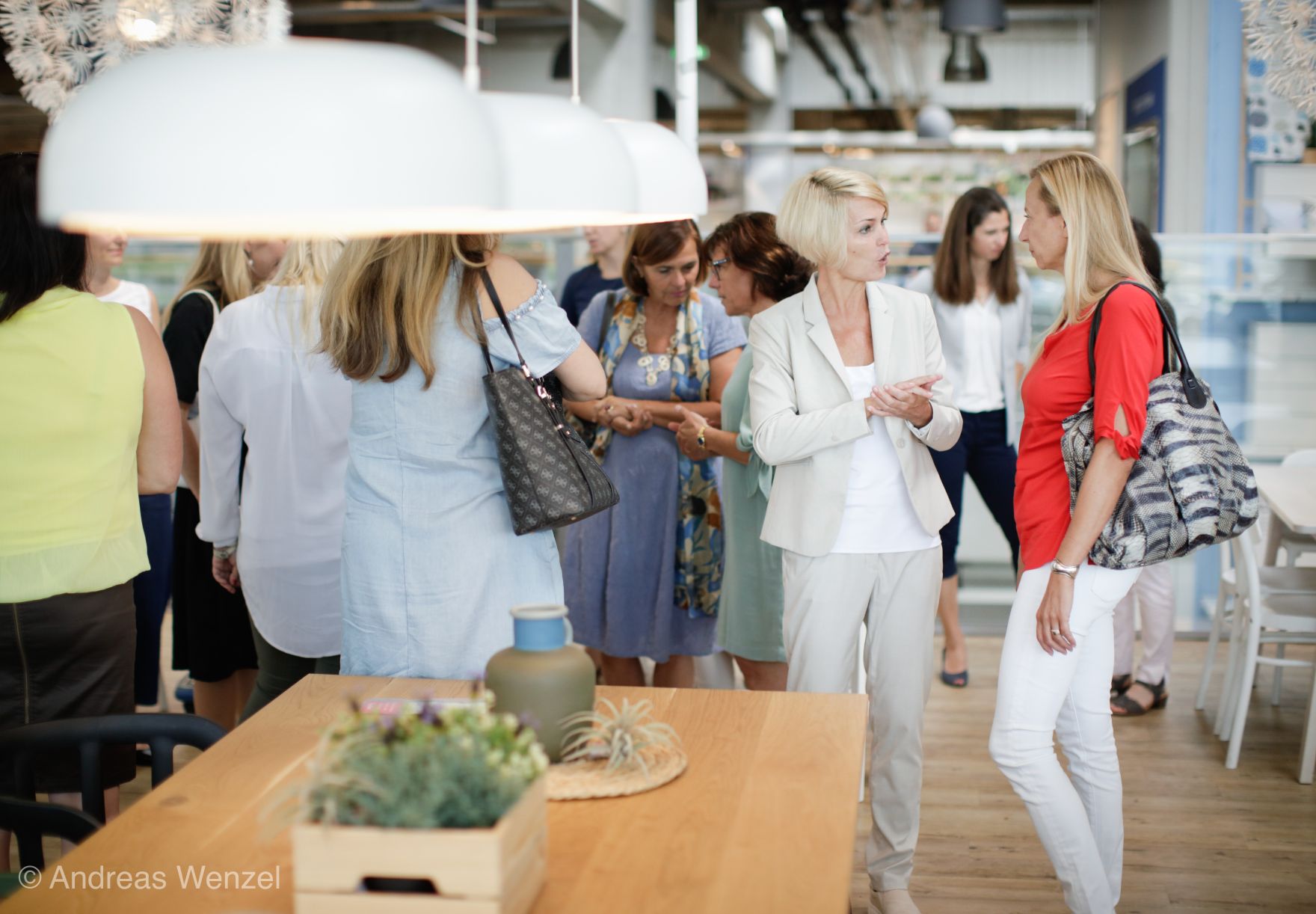 Am 4. Juni 2018 reiste Bundesministerin Juliane Bogner-Strau&szlig; (r.) im Zuge eines Bundesl&auml;ndertags nach K&auml;rnten. Im Bild beim Besuch als Podiumsgast bei Business Frauen Center - IKEA Fr&uuml;hst&uuml;ck "Mama im Management - Karriere &amp; Familie machbar...?"
