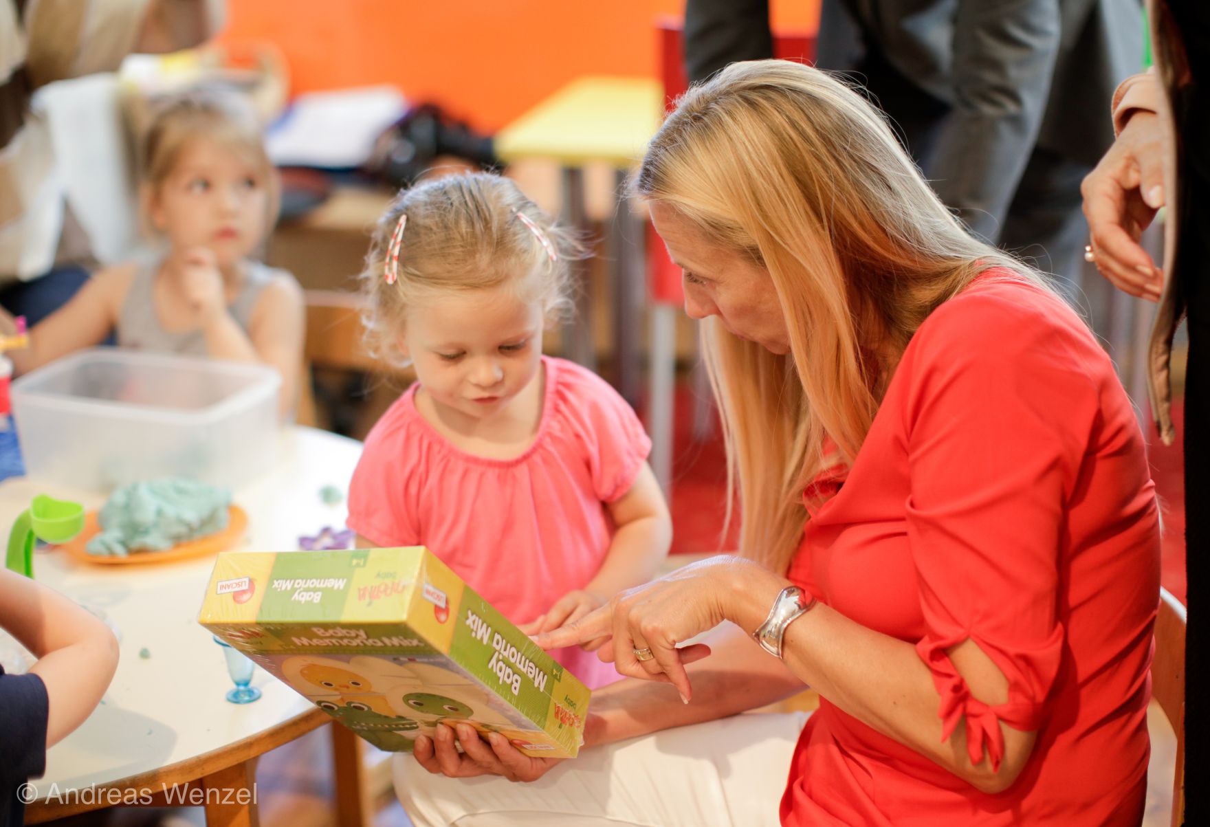Am 4. Juni 2018 reiste Bundesministerin Juliane Bogner-Strau&szlig; (l.) im Zuge eines Bundesl&auml;ndertags nach K&auml;rnten. Im Bild beim Besuch der "Kinderwerkstadt Klagenfurt" des Hilfswerks K&auml;rnten.