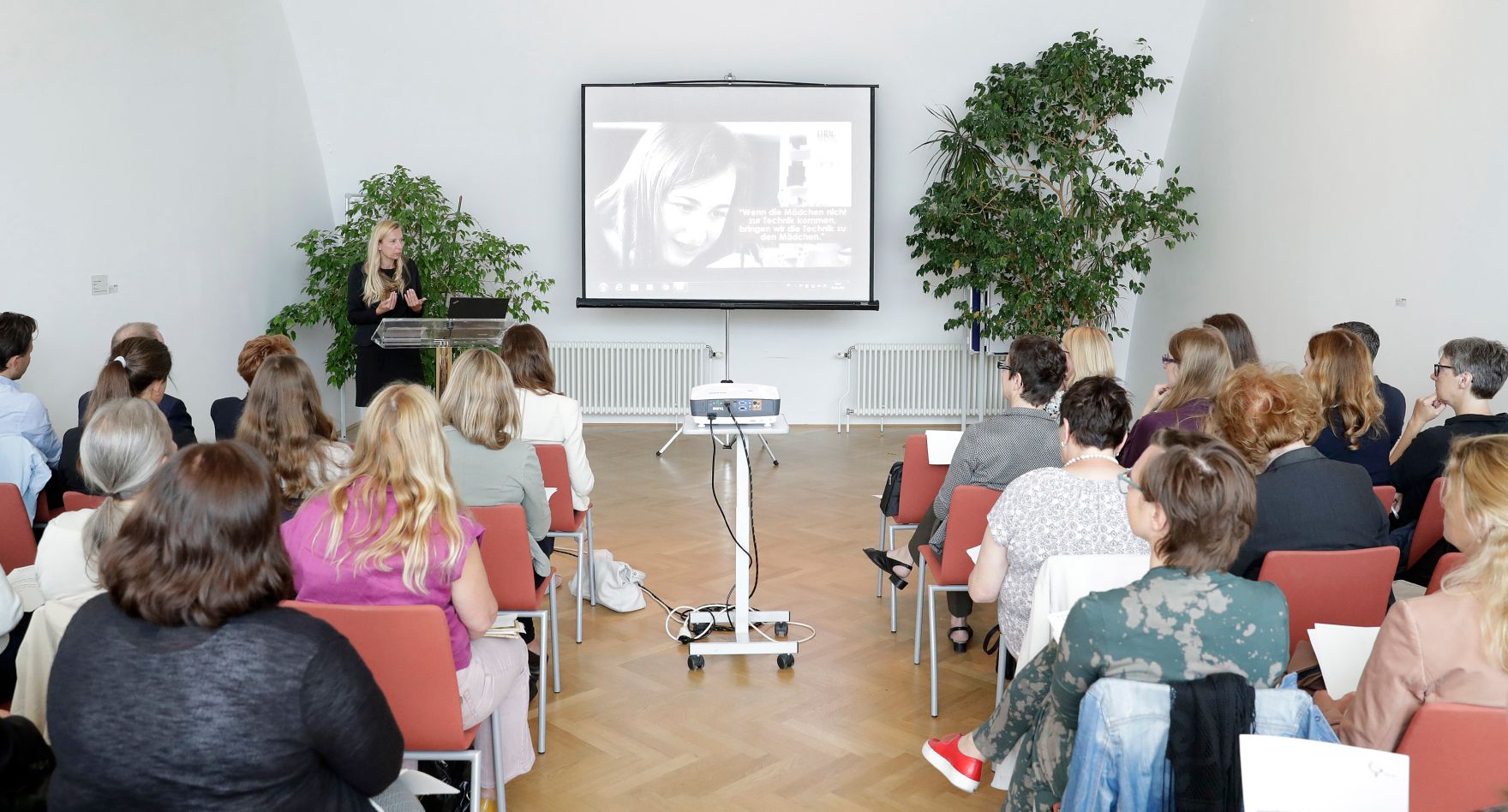Am 25. Juni 2018 nahm Bundesministerin Juliane Bogner-Strau&szlig; (im Bild) an der Veranstaltungsreihe "Gleichstellung im Gespr&auml;ch" teil.