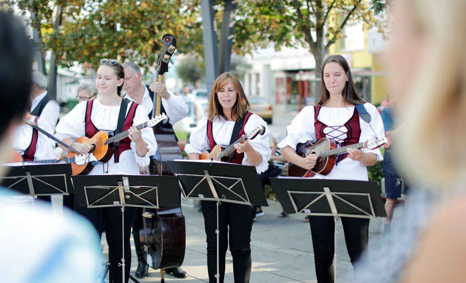Am 6. September 2018 reiste Bundesministerin Juliane Bogner-Strau&szlig; im Zuge eines Bundesl&auml;ndertags ins Burgenland. Im Bild die Tamburica Gruppe Unterpullendorf-Frankenau beim Empfang.