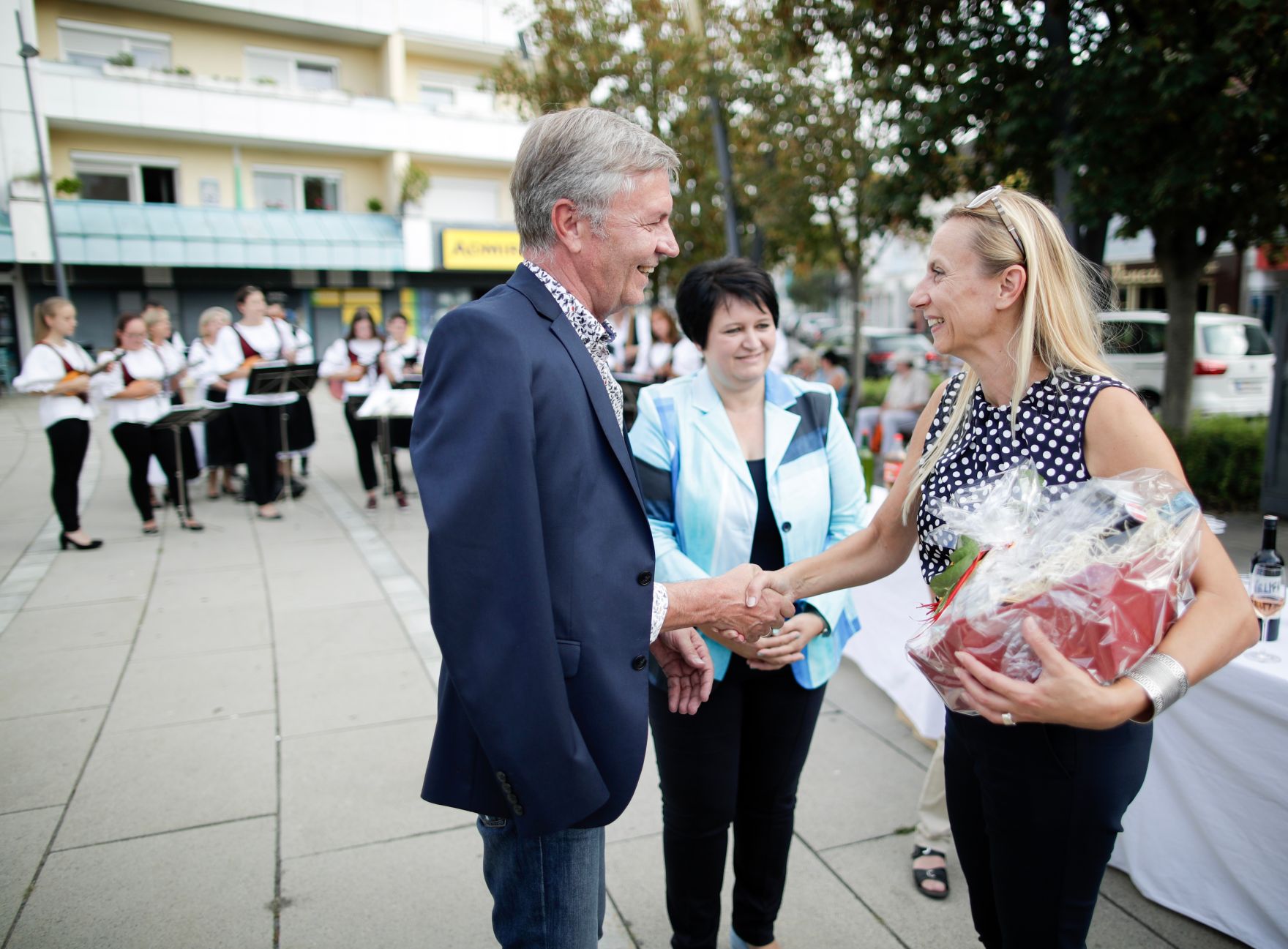 Am 6. September 2018 reiste Bundesministerin Juliane Bogner-Strau&szlig; (r.) im Zuge eines Bundesl&auml;ndertags ins Burgenland. Im Bild beim Empfang am Hauptplatz Oberpullendorf.