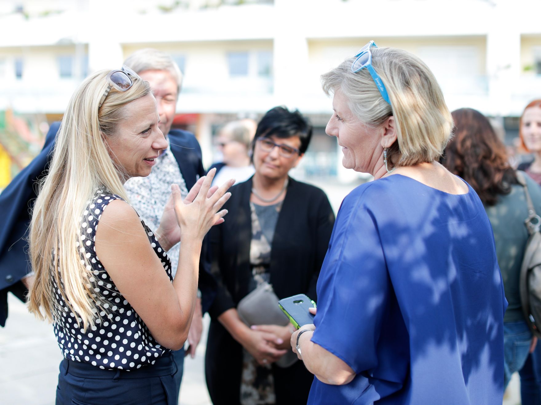 Am 6. September 2018 reiste Bundesministerin Juliane Bogner-Strau&szlig; (l.) im Zuge eines Bundesl&auml;ndertags ins Burgenland. Im Bild beim Empfang am Hauptplatz Oberpullendorf.