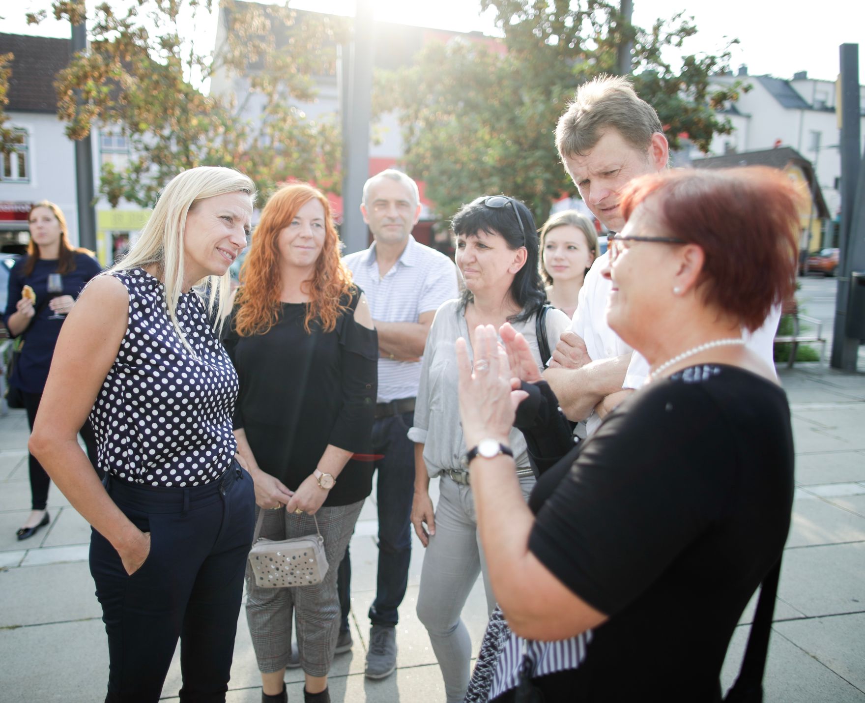Am 6. September 2018 reiste Bundesministerin Juliane Bogner-Strau&szlig; (l.) im Zuge eines Bundesl&auml;ndertags ins Burgenland. Im Bild beim Empfang am Hauptplatz Oberpullendorf.
