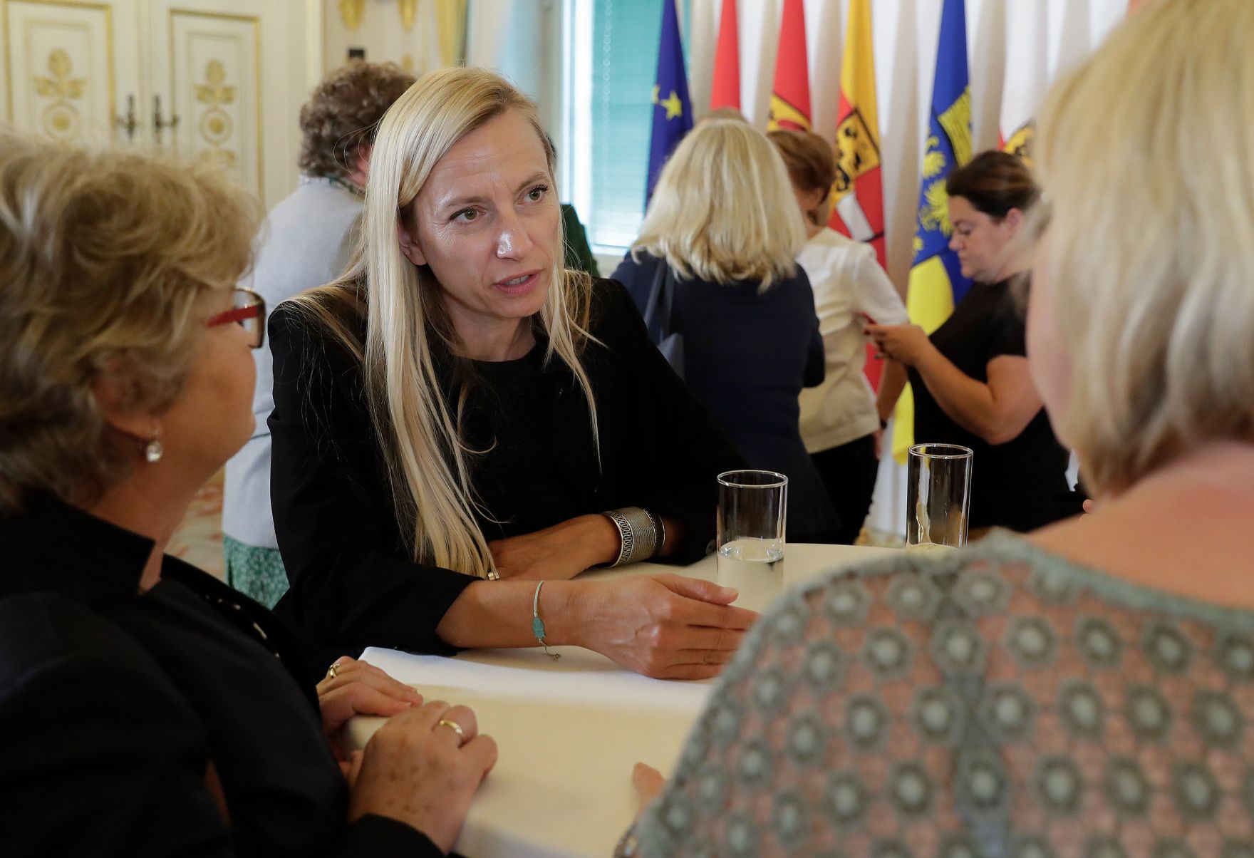 Am 14. September 2018 waren die Weizer Bezirksdamen zu Besuch bei Bundesministerin Juliane Bogner-Strau&szlig; (2.v.l.).