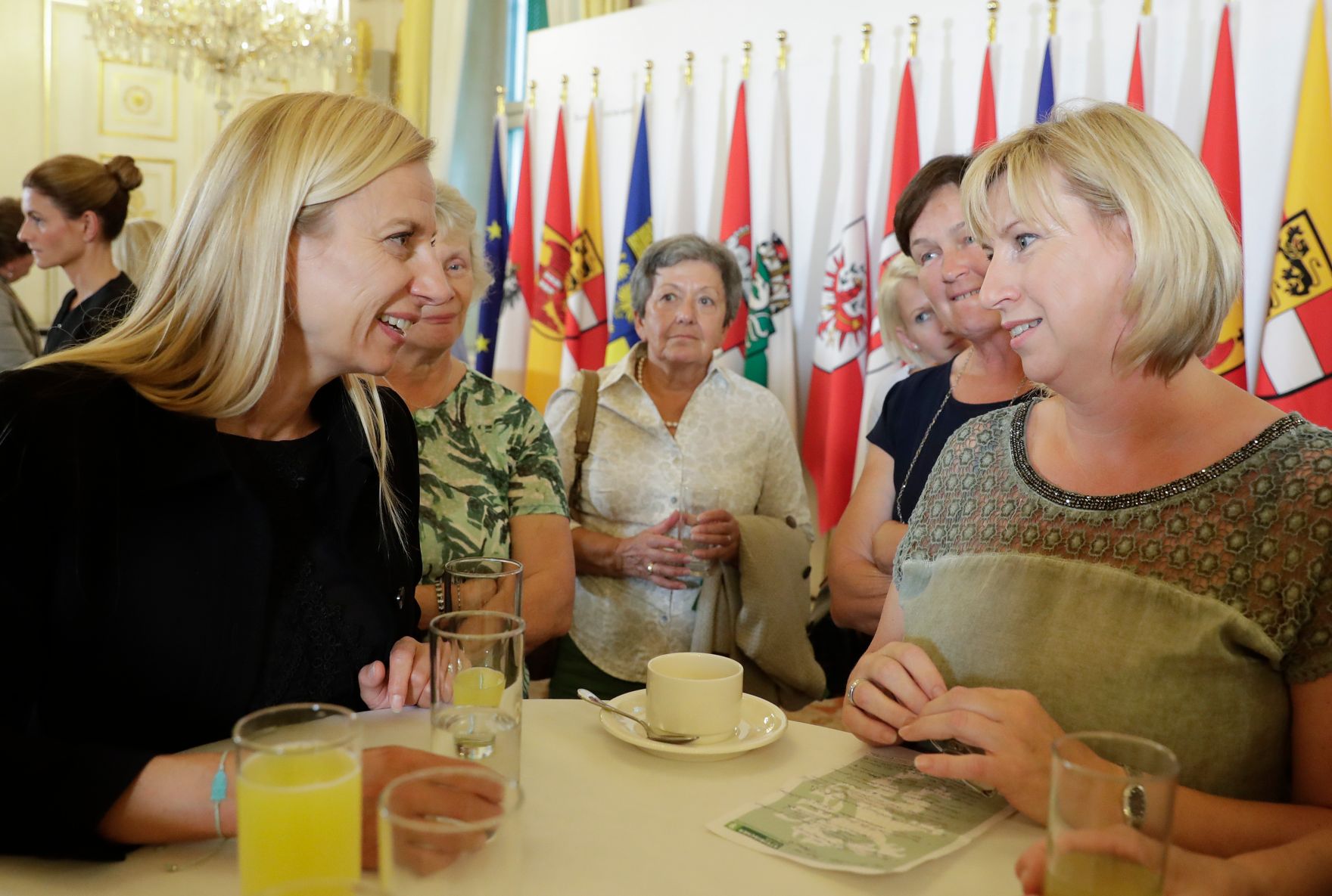 Am 14. September 2018 waren die Weizer Bezirksdamen zu Besuch bei Bundesministerin Juliane Bogner-Strau&szlig; (l.).