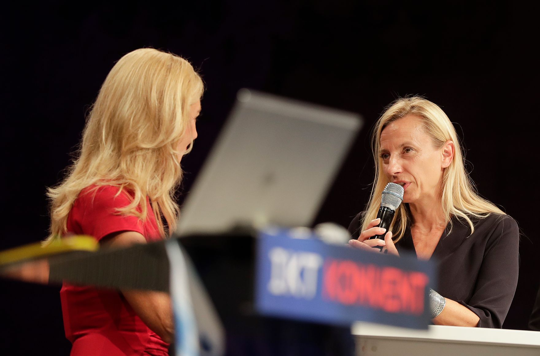 Am 17. September 2018 hielt Bundesministerin Juliane Bogner-Strau&szlig; (r.) eine Keynote beim IKT-Konvent 2018 "Startschuss zur digitalen Aufholjagd".