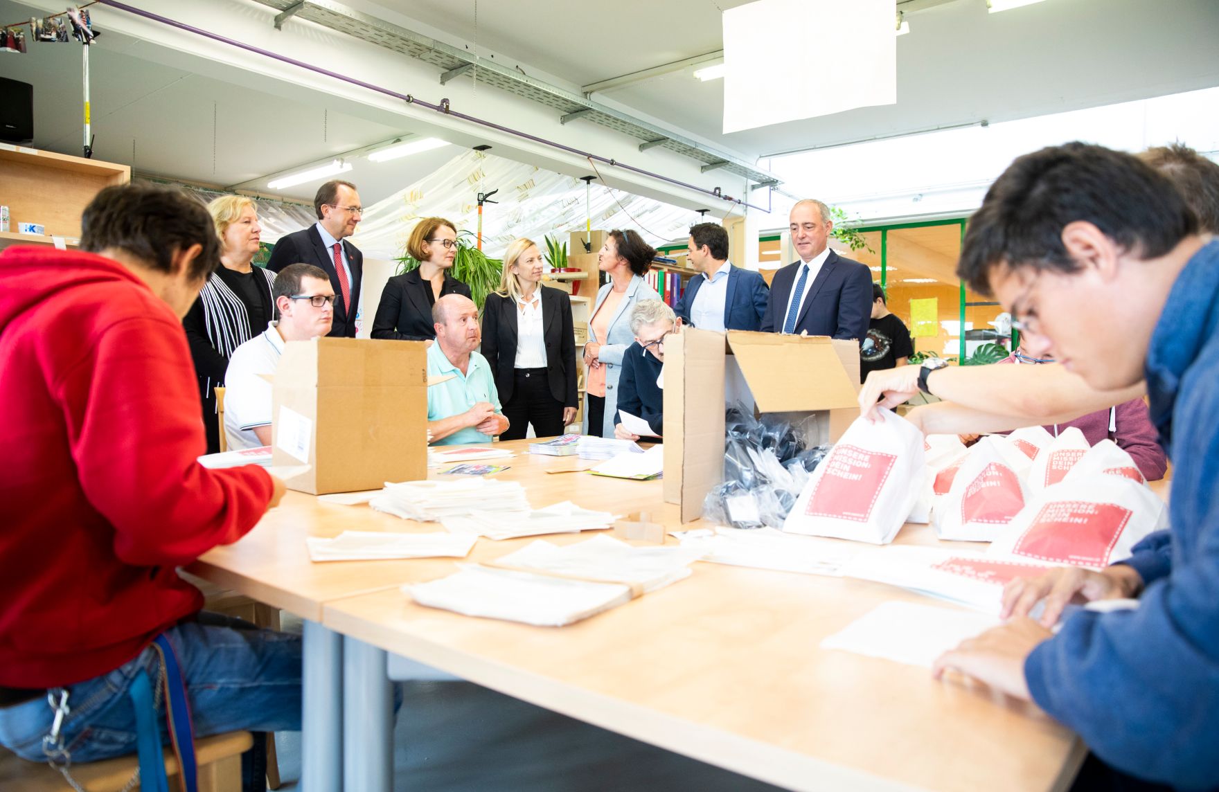 Am 24. September 2018 reiste Bundesministerin Juliane Bogner-Strau&szlig; anl&auml;sslich eines Bundesl&auml;ndertags nach Nieder&ouml;sterreich. Im Bild beim Besuch der Tagesst&auml;tte f&uuml;r Behinderte in Sankt P&ouml;lten.