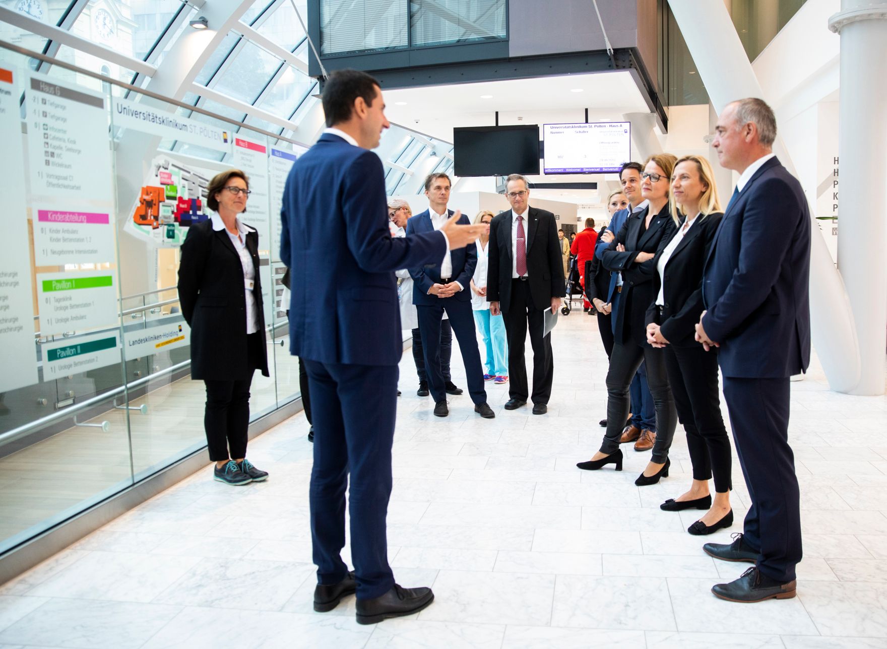 Am 24. September 2018 reiste Bundesministerin Juliane Bogner-Strau&szlig; (2.v.r.) anl&auml;sslich eines Bundesl&auml;ndertags nach Nieder&ouml;sterreich. Im Bild beim Besuch der Firma Markas im Uniklinikum in Sankt P&ouml;lten.