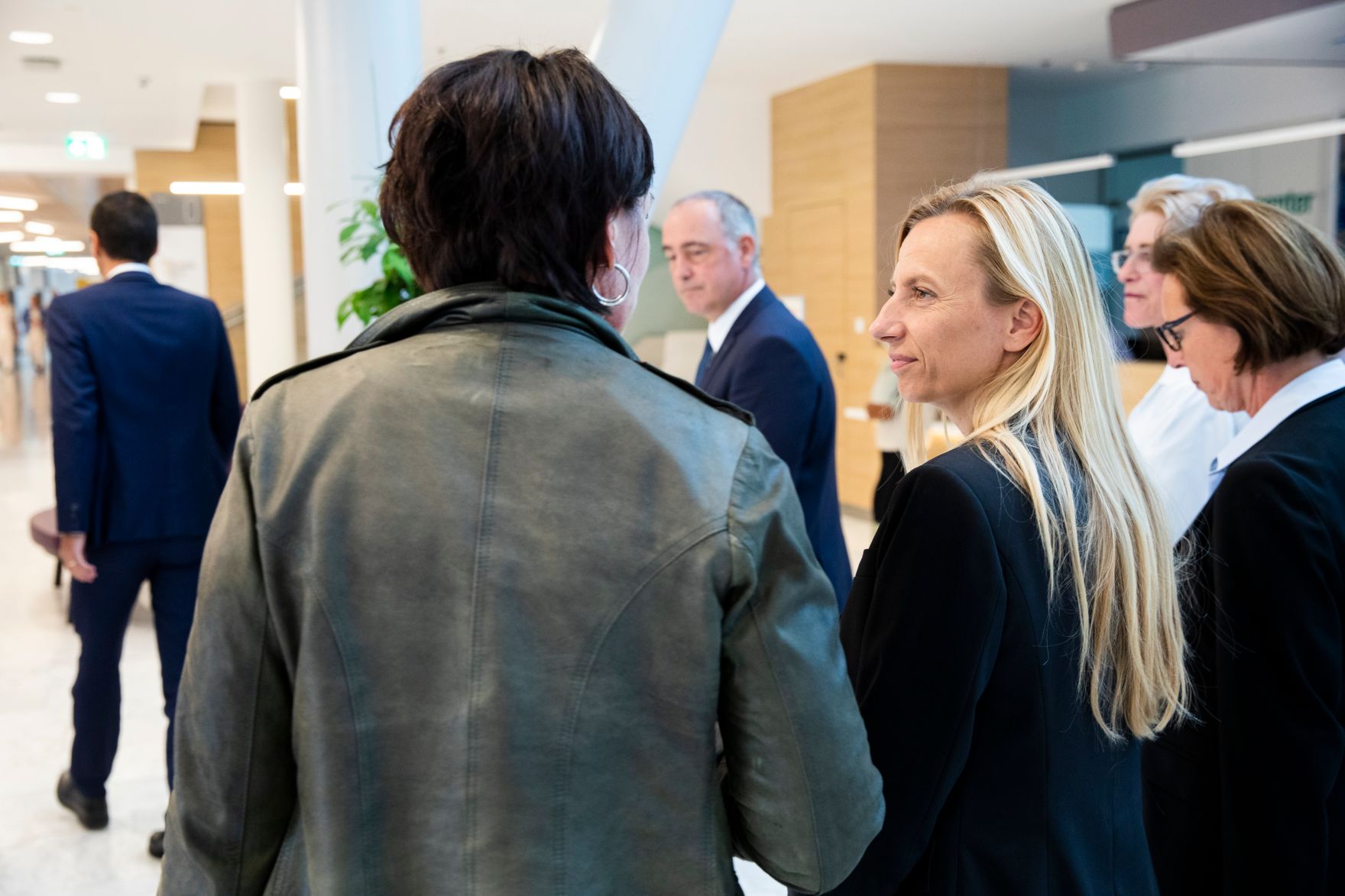 Am 24. September 2018 reiste Bundesministerin Juliane Bogner-Strau&szlig; (2.v.r.) anl&auml;sslich eines Bundesl&auml;ndertags nach Nieder&ouml;sterreich. Im Bild beim Besuch der Firma Markas im Uniklinikum in Sankt P&ouml;lten.