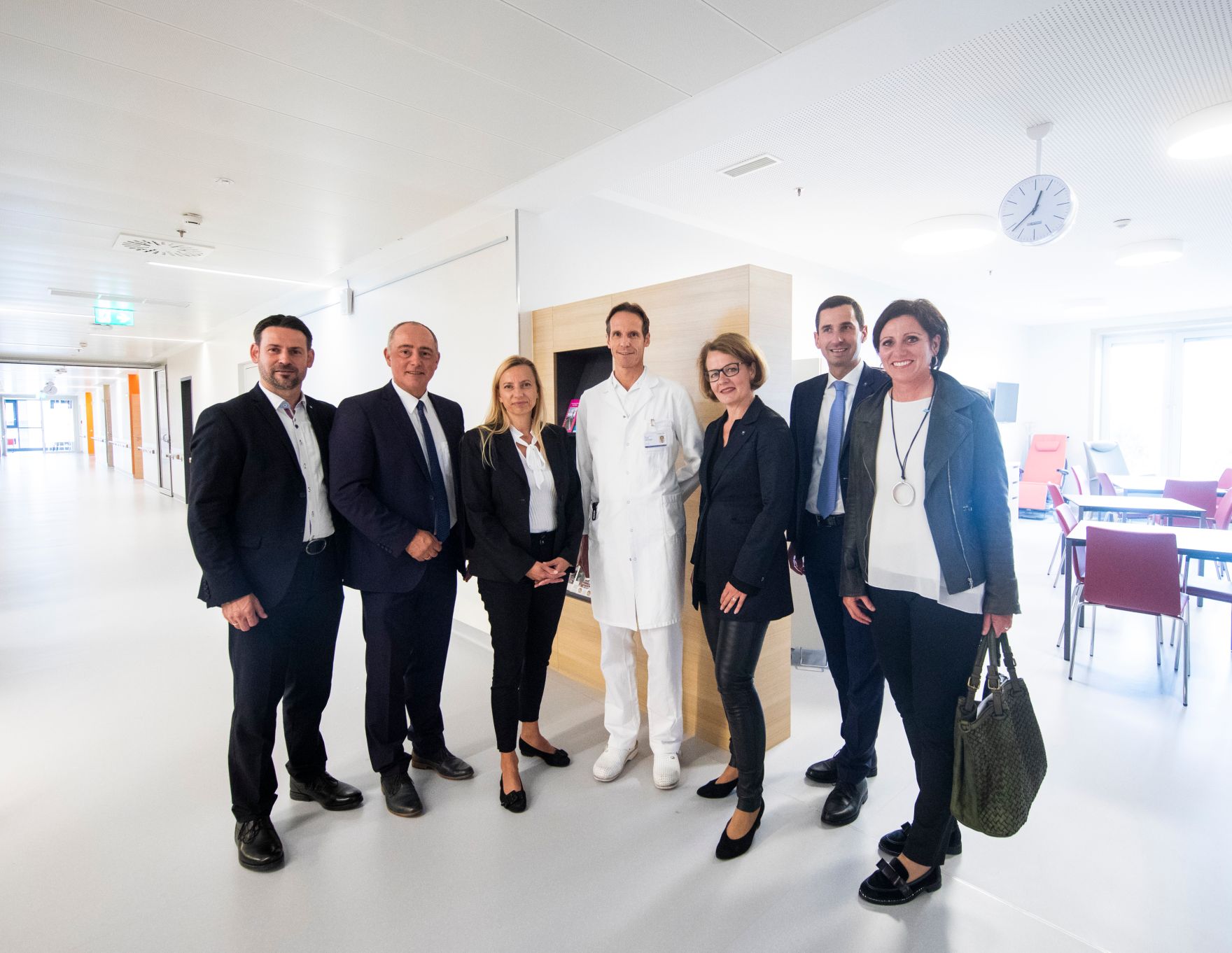 Am 24. September 2018 reiste Bundesministerin Juliane Bogner-Strau&szlig; (3.v.l.) anl&auml;sslich eines Bundesl&auml;ndertags nach Nieder&ouml;sterreich. Im Bild beim Besuch der Firma Markas im Uniklinikum in Sankt P&ouml;lten.