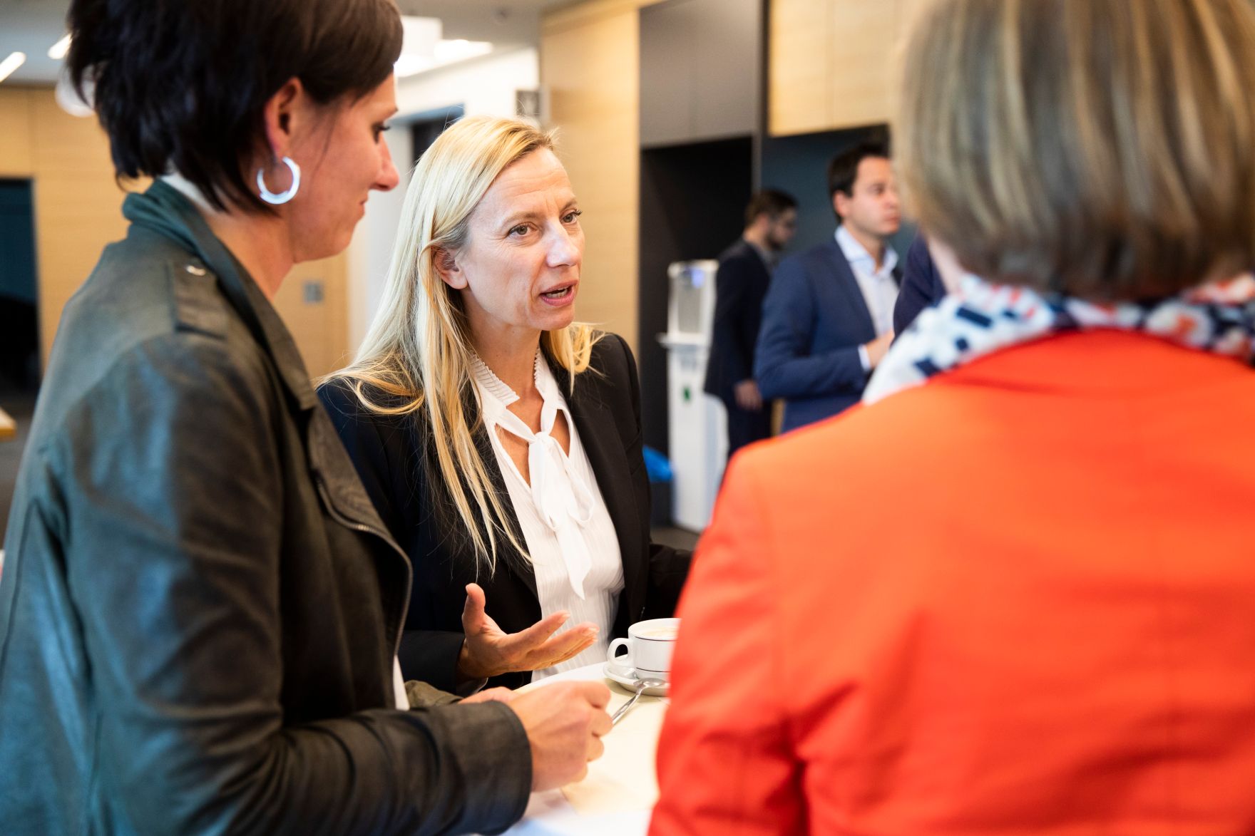 Am 24. September 2018 reiste Bundesministerin Juliane Bogner-Strau&szlig; (2.v.l.) anl&auml;sslich eines Bundesl&auml;ndertags nach Nieder&ouml;sterreich. Im Bild beim Besuch der Firma Markas im Uniklinikum in Sankt P&ouml;lten.
