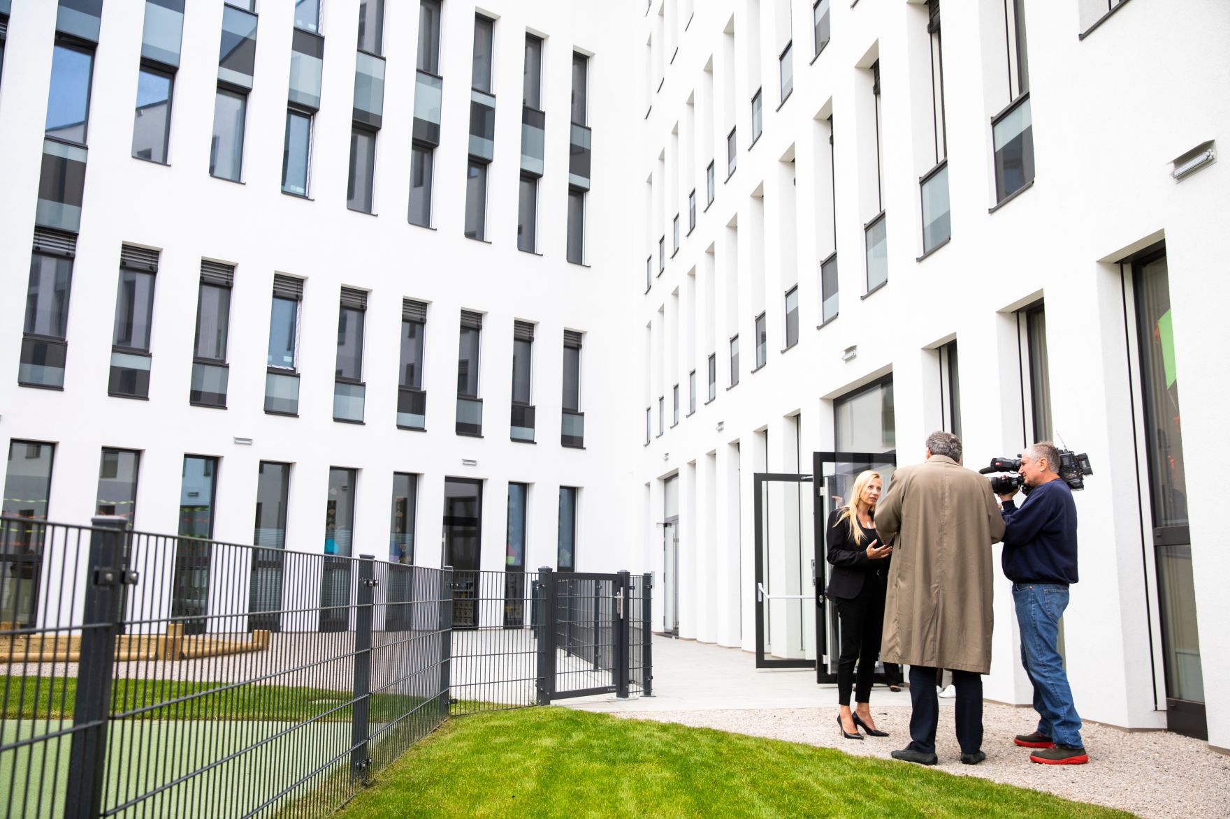 Am 17. Oktober 2018 nahm Bundesministerin Juliane Bogner-Strau&szlig; (l.) an der Er&ouml;ffnung des Kindergartens Sonneninsel am Austria Campus teil.