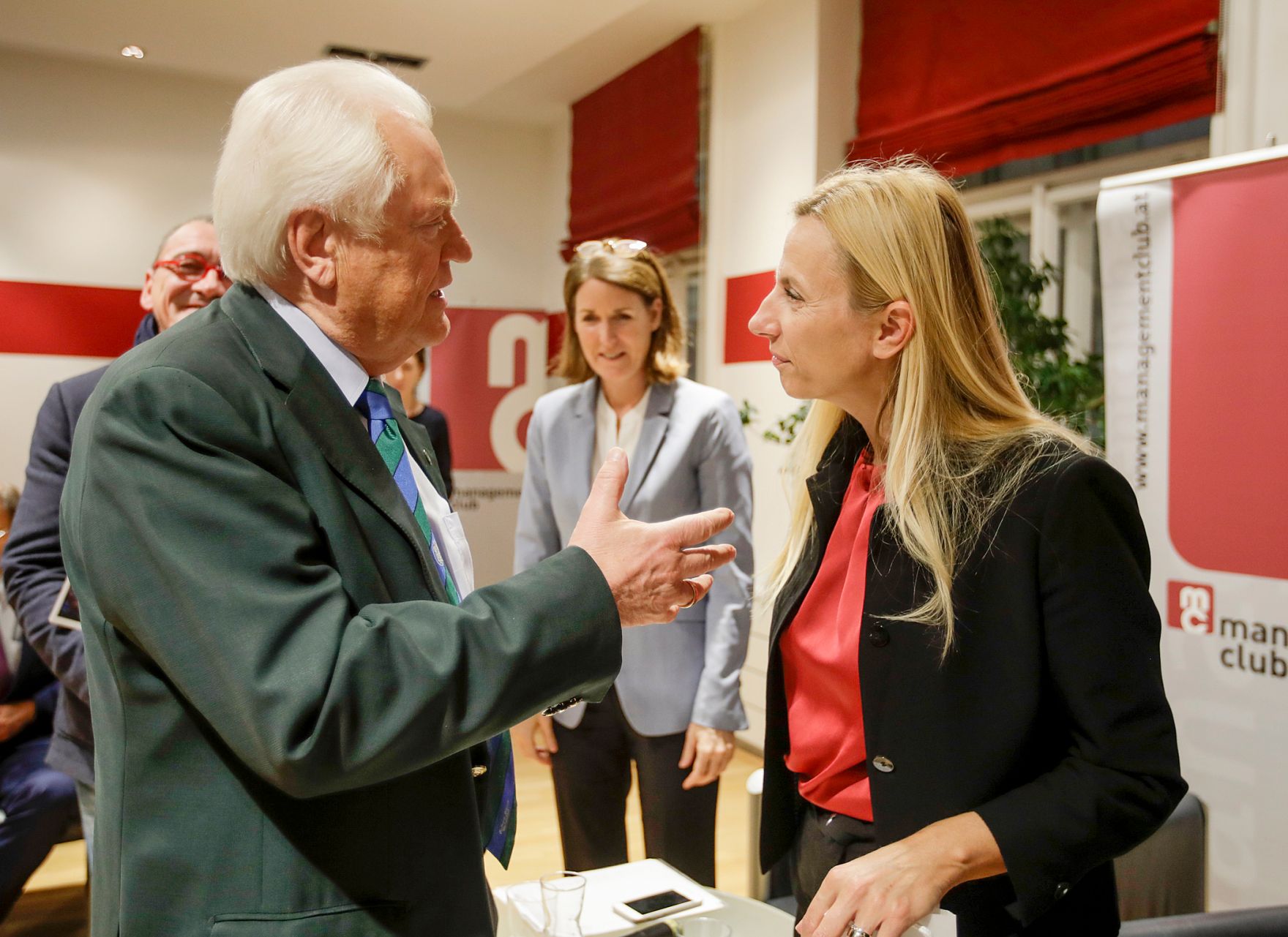 Am 22. Oktober 2018 nahm Bundesministerin Juliane Bogner-Strau&szlig; (r.) an der Podiumsdiskussion im Management Club teil.
