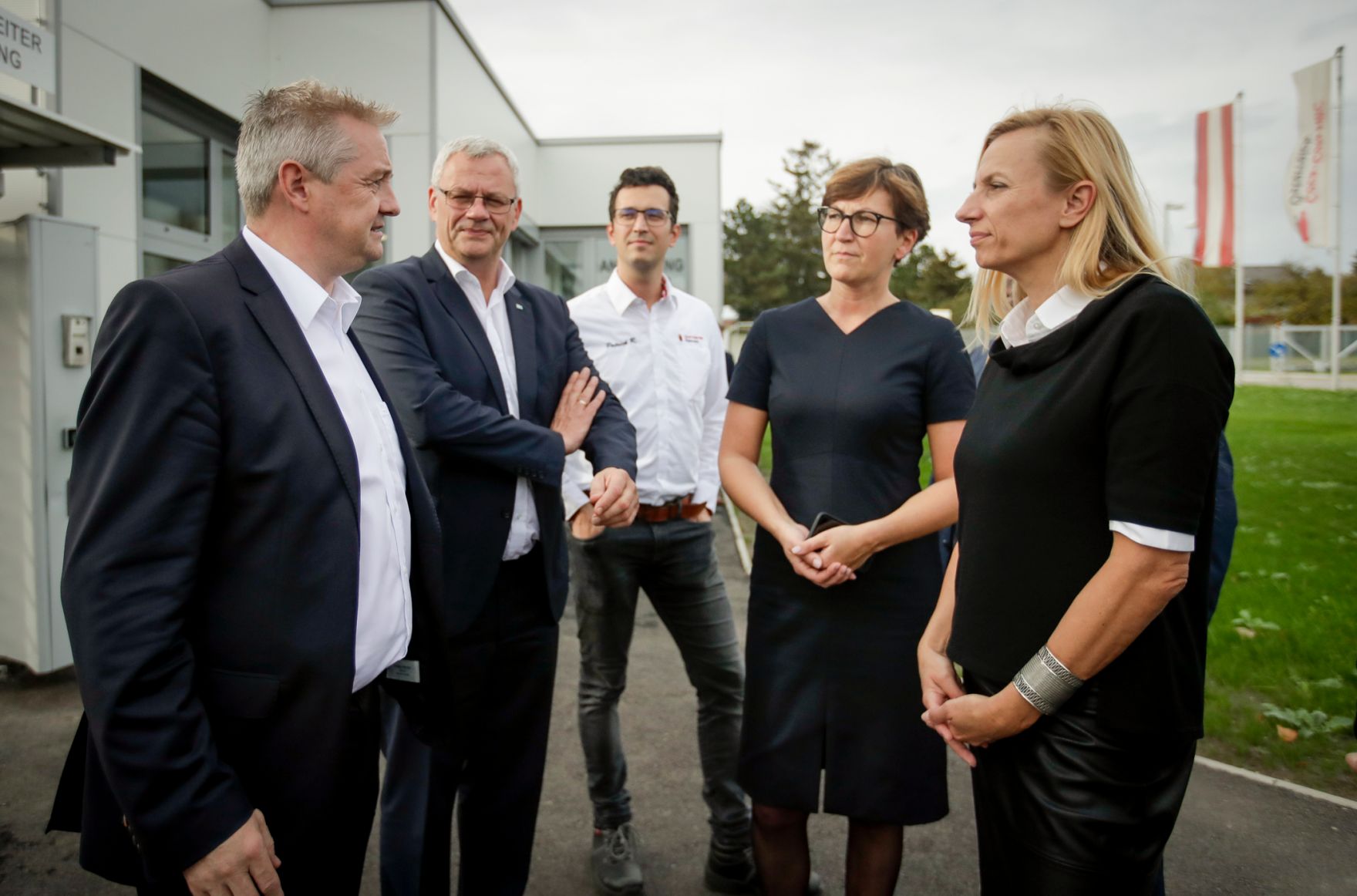 Am 29. Oktober 2018 reiste Bundesministerin Juliane Bogner-Strau&szlig; (r.) anl&auml;sslich eines Bundesl&auml;ndertags ins Burgenland. Im Bild beim Betriebsbesuch von &quot;Coca-Cola HBC &Ouml;sterreich&quot;.