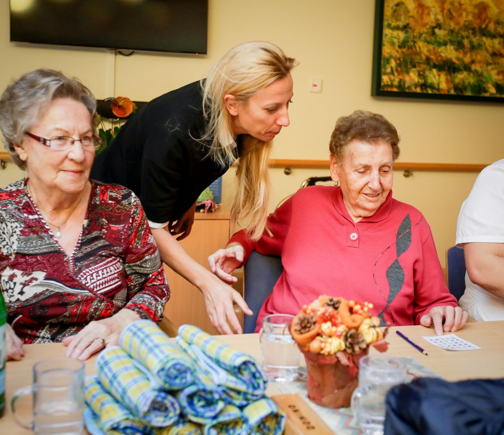 Am 29. Oktober 2018 reiste Bundesministerin Juliane Bogner-Strau&szlig; (2.v.l.) anl&auml;sslich eines Bundesl&auml;ndertags ins Burgenland. Im Bild beim Besuch des Altenwohn- und Pflegeheimes &quot;Haus Katharina&quot;.