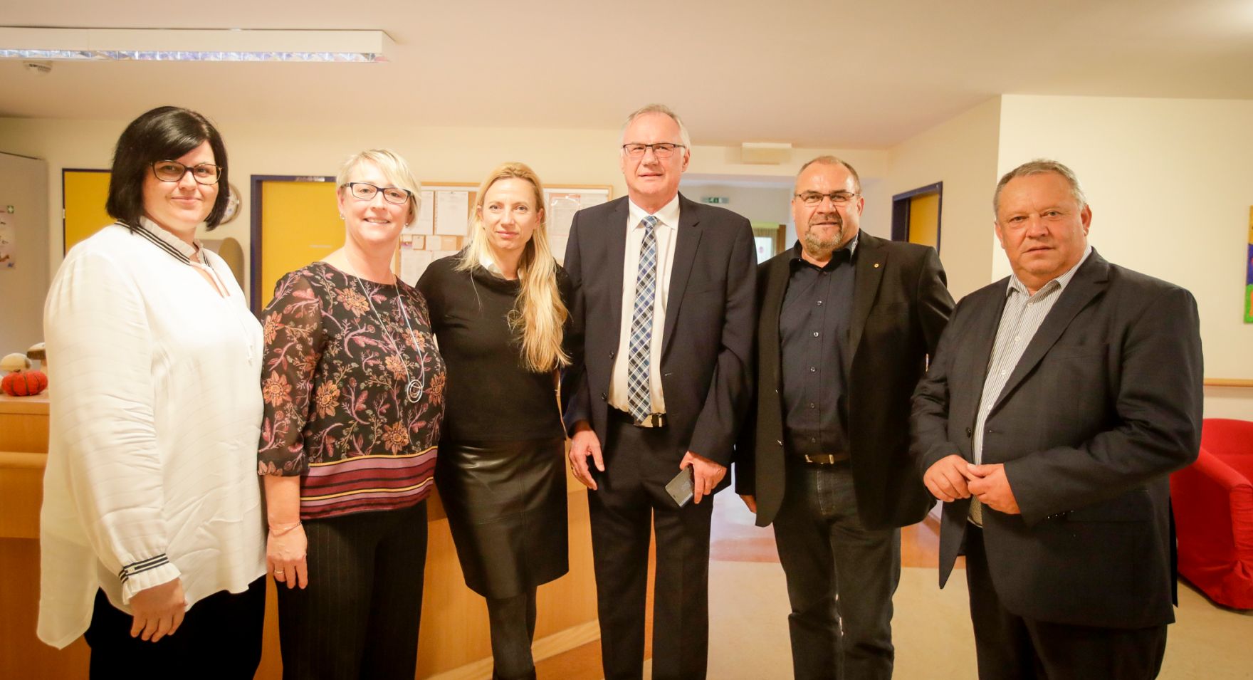 Am 29. Oktober 2018 reiste Bundesministerin Juliane Bogner-Strau&szlig; (3.v.l.) anl&auml;sslich eines Bundesl&auml;ndertags ins Burgenland. Im Bild beim Besuch des Altenwohn- und Pflegeheimes &quot;Haus Katharina&quot;.