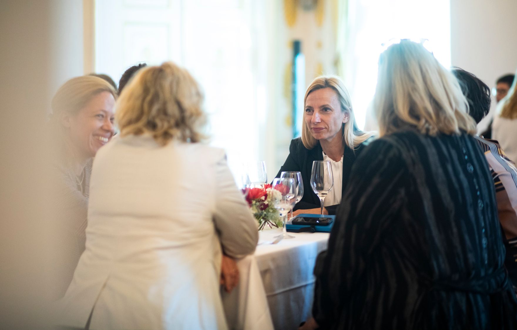 Am 30. Oktober 2018 nahm Bundesministerin Juliane Bogner-Strau&szlig; (im Bild) am CEO Business Lunch im Bundeskanzleramt teil.