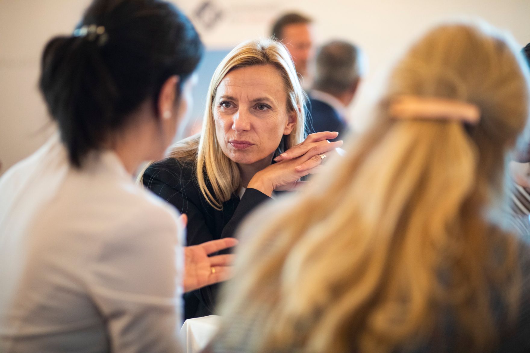 Am 30. Oktober 2018 nahm Bundesministerin Juliane Bogner-Strau&szlig; (im Bild) am CEO Business Lunch im Bundeskanzleramt teil.