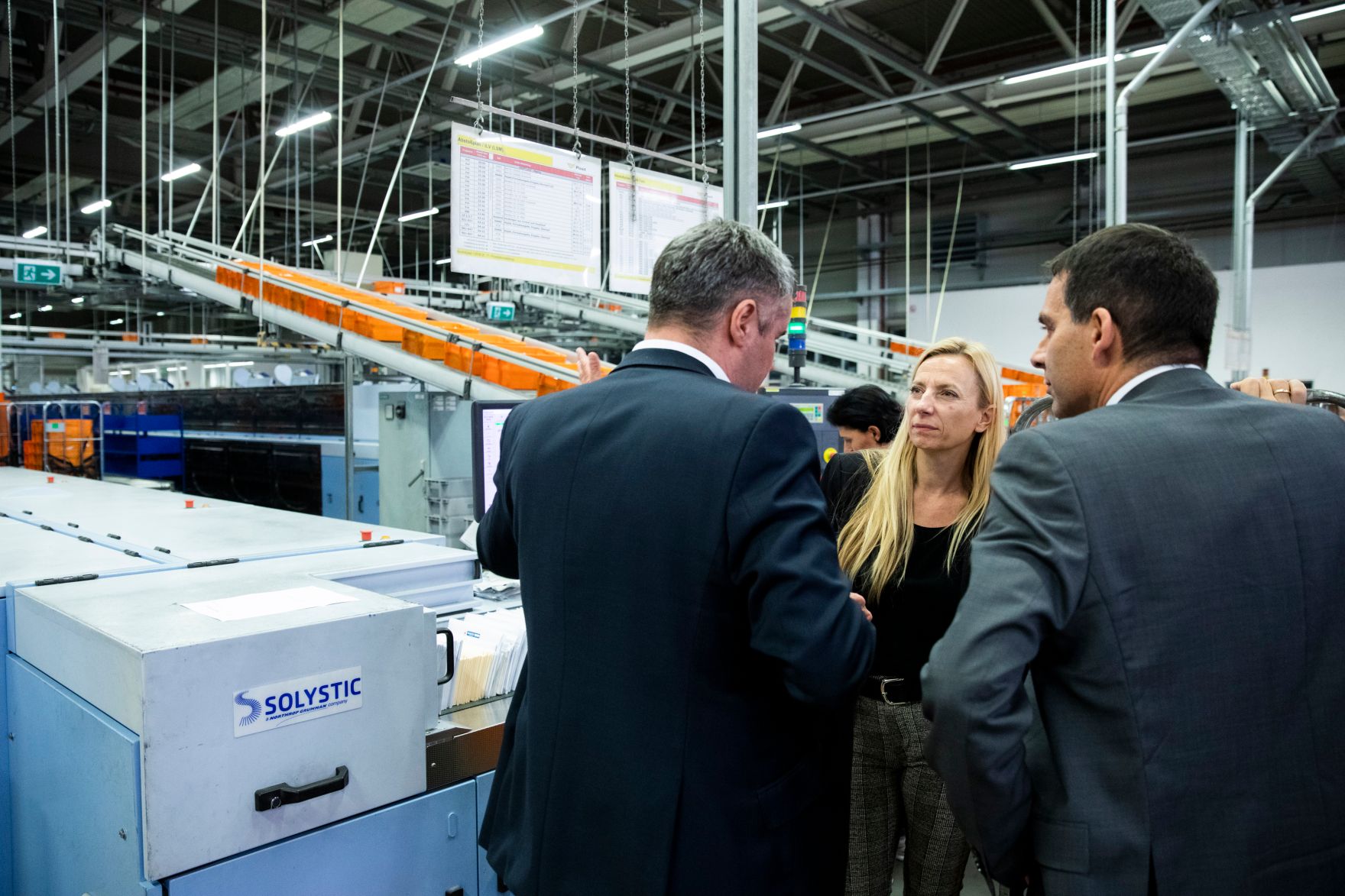 Am 5. November 2018 besuchte Bundesministerin Juliane Bogner-Strau&szlig; (m.) anl&auml;sslich einer Pr&auml;sentation der &quot;Gender Diversity Strategie&quot; das Post Verteilerzentrum im 23. Wiener Gemeindebezirk.