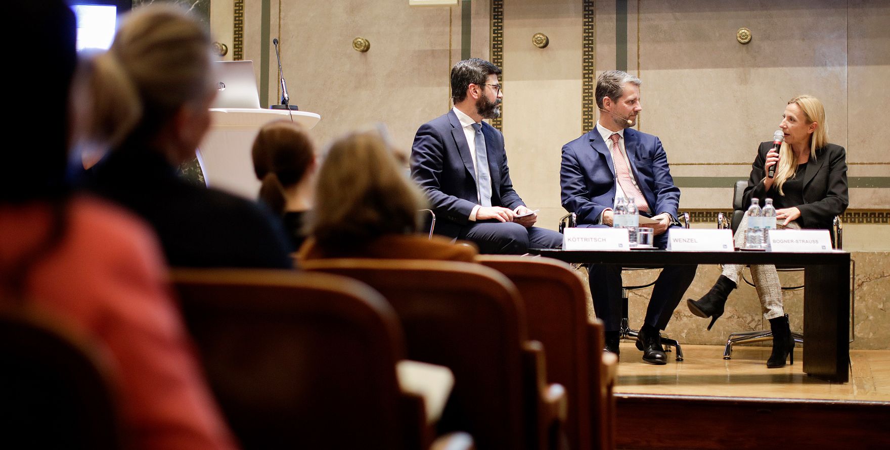 Am 5. November 2018 nahm Bundesministerin Juliane Bogner-Strau&szlig; (r.) an der Podiumsdiskussion &quot;Diversit&auml;t als Asset f&uuml;r den Standort&quot; im Haus der Industrie teil.