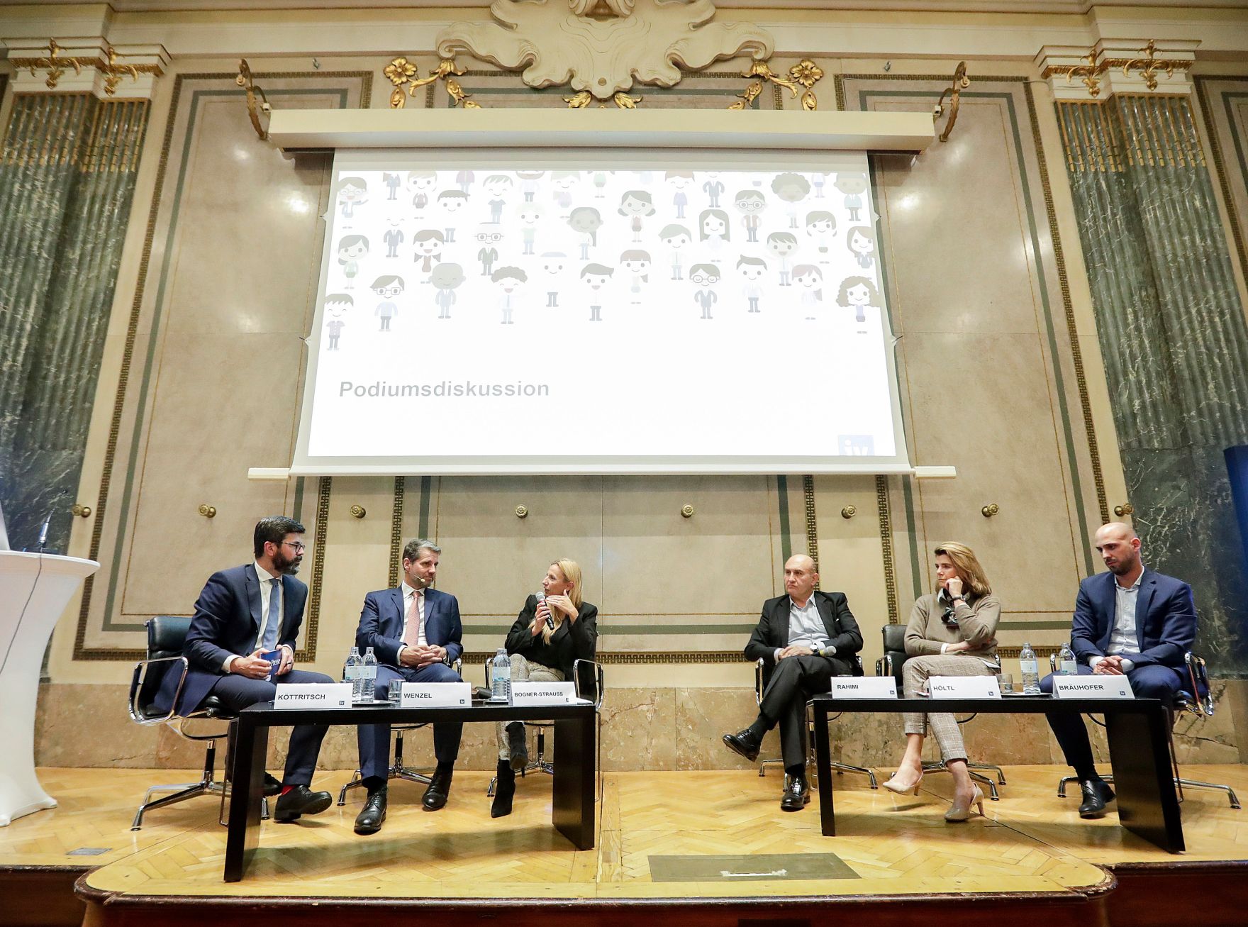 Am 5. November 2018 nahm Bundesministerin Juliane Bogner-Strau&szlig; (3.v.l.) an der Podiumsdiskussion &quot;Diversit&auml;t als Asset f&uuml;r den Standort&quot; im Haus der Industrie teil.