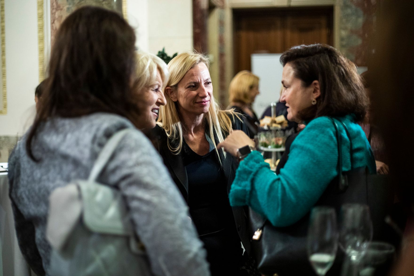 Am 6. November 2018 nahm Bundesministerin Juliane Bogner-Strau&szlig; (3.v.l.) am Gala-Abend der MedienL&Ouml;WINNEN 2018 im Haus der Industrie teil.