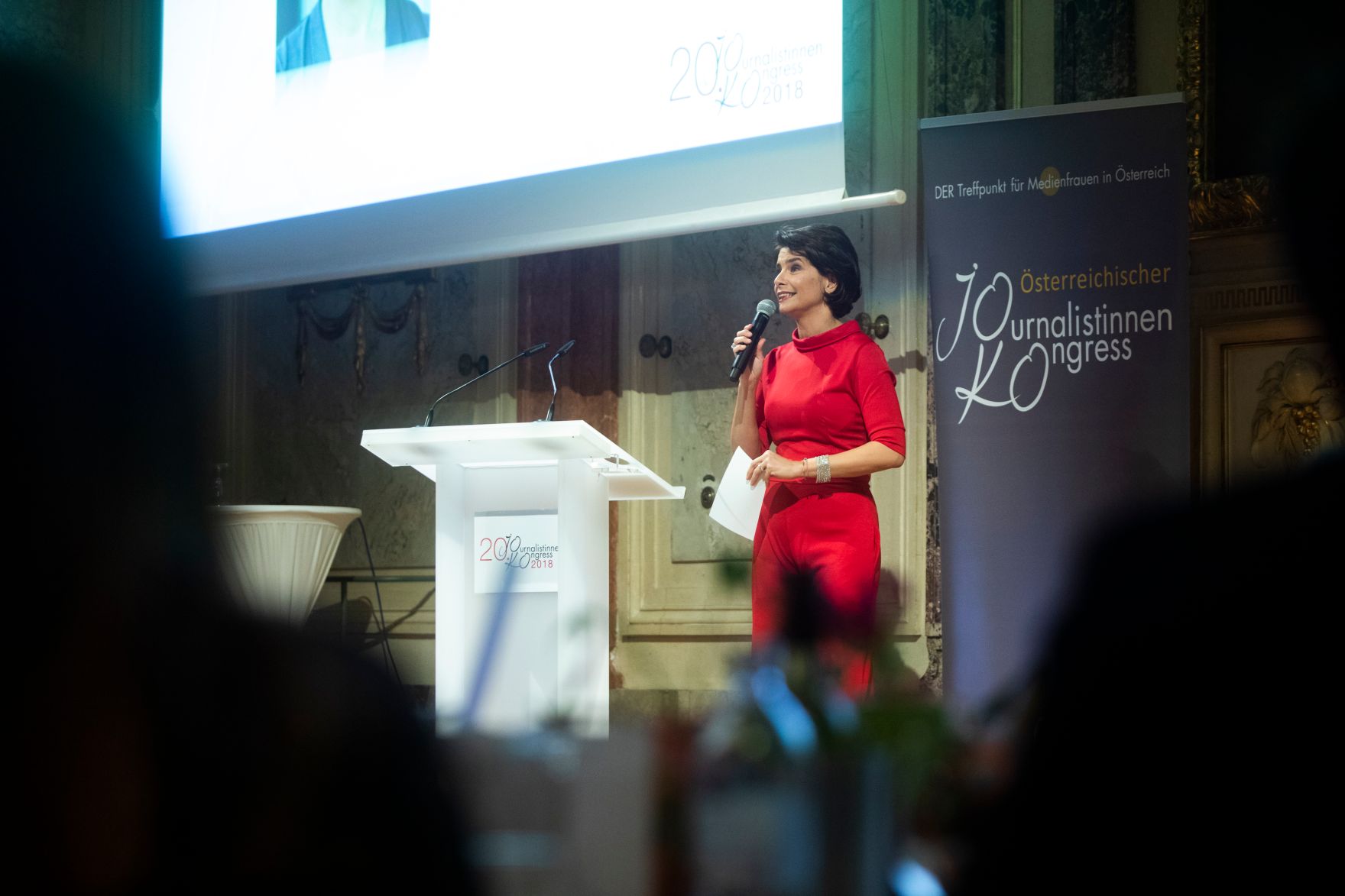 Am 6. November 2018 nahm Bundesministerin Juliane Bogner-Strau&szlig; am Gala-Abend der MedienL&Ouml;WINNEN 2018 im Haus der Industrie teil. Im Bild mit der Moderatorin Sonja Kato-Mailath-Pokorny.