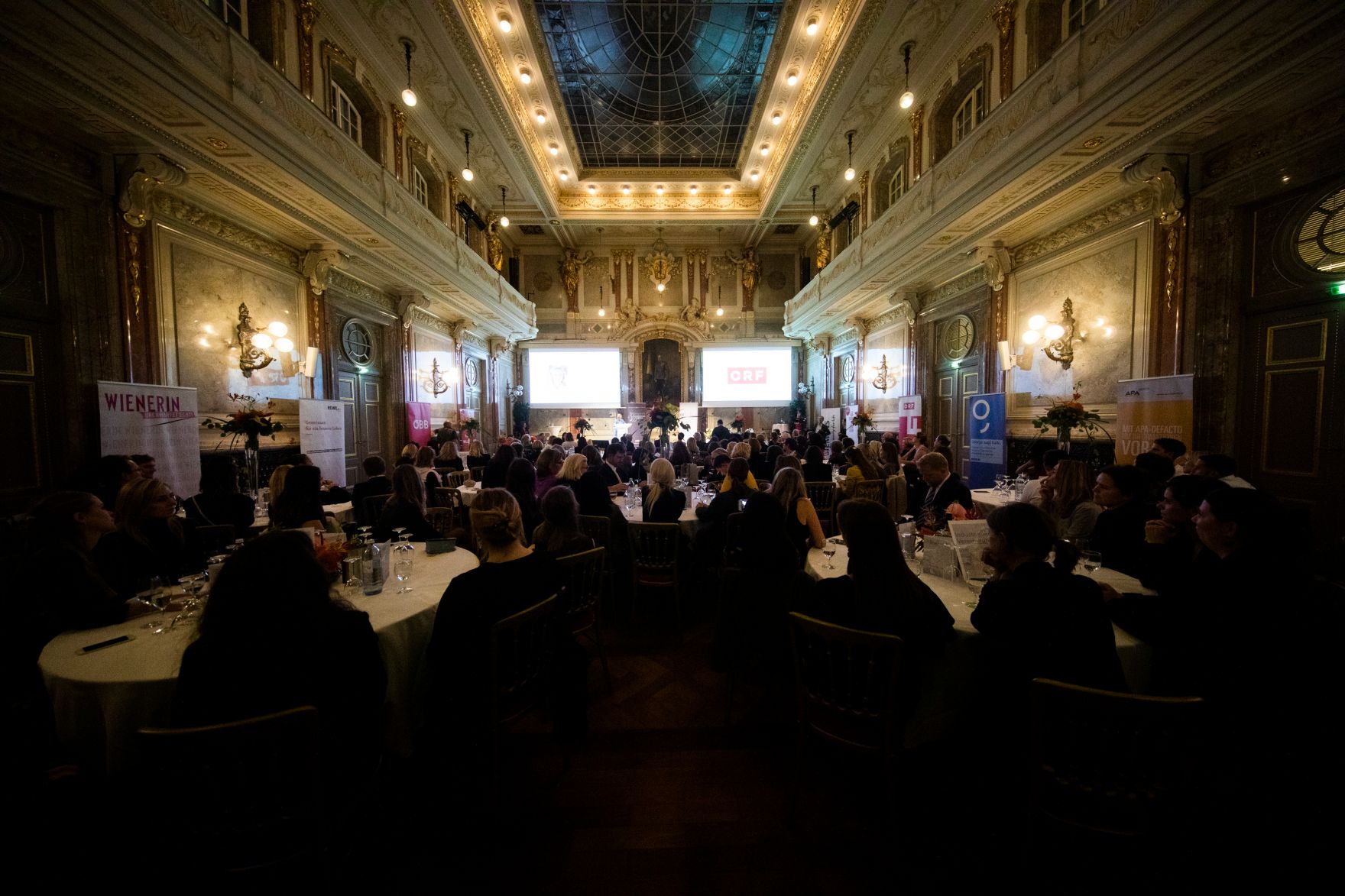 Am 6. November 2018 nahm Bundesministerin Juliane Bogner-Strau&szlig; am Gala-Abend der MedienL&Ouml;WINNEN 2018 im Haus der Industrie teil.