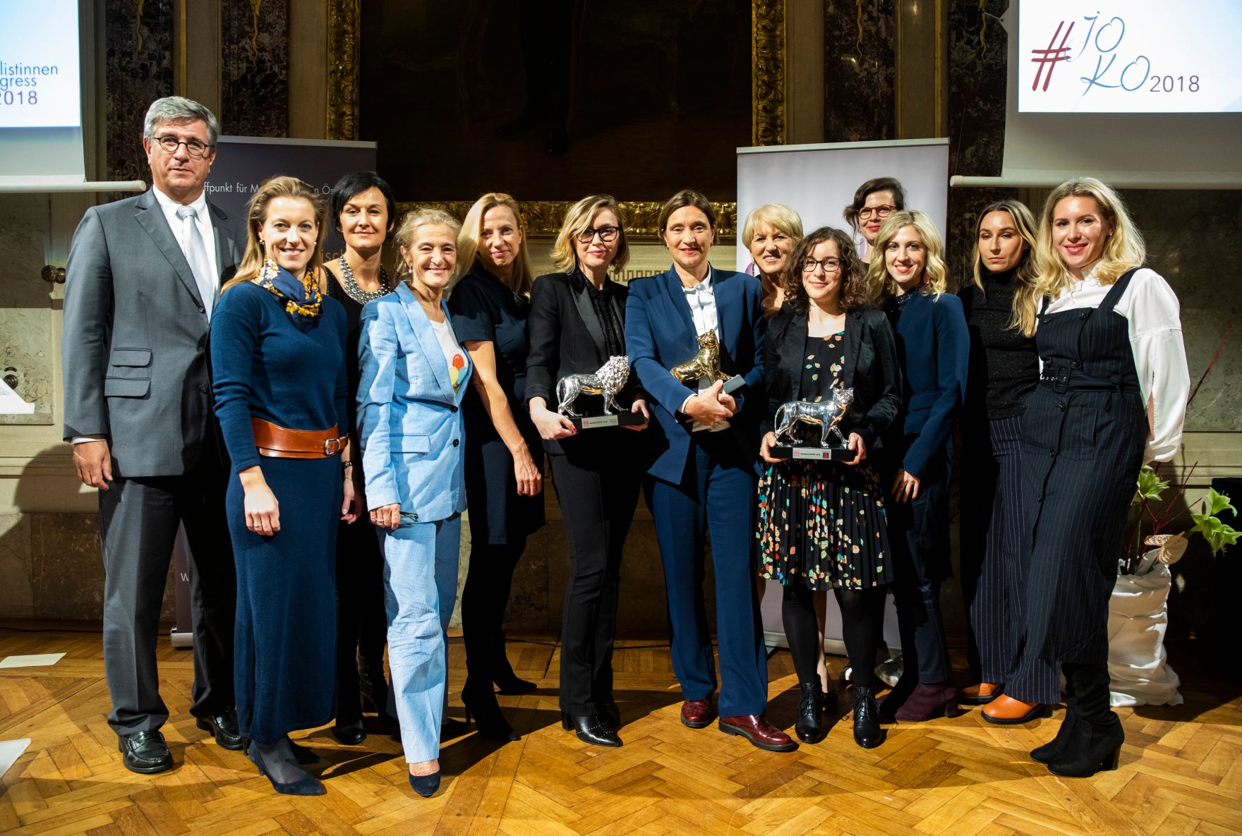 Am 6. November 2018 nahm Bundesministerin Juliane Bogner-Strau&szlig; (5.v.l.) am Gala-Abend der MedienL&Ouml;WINNEN 2018 im Haus der Industrie teil.