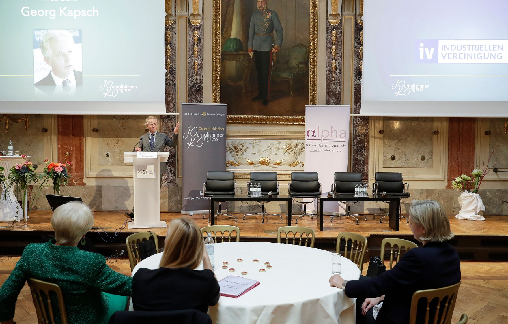 Am 7. November 2018 sprach Bundesministerin Juliane Bogner-Strau&szlig; die Begr&uuml;&szlig;ungsworte beim Journalistinnenkongress 2018 &bdquo;20 years ago - 20 years ahead - R&uuml;ckschritt oder Vormarsch&ldquo;. Im Bild Georg Kapsch, Pr&auml;sident der Industriellenvereinigung.