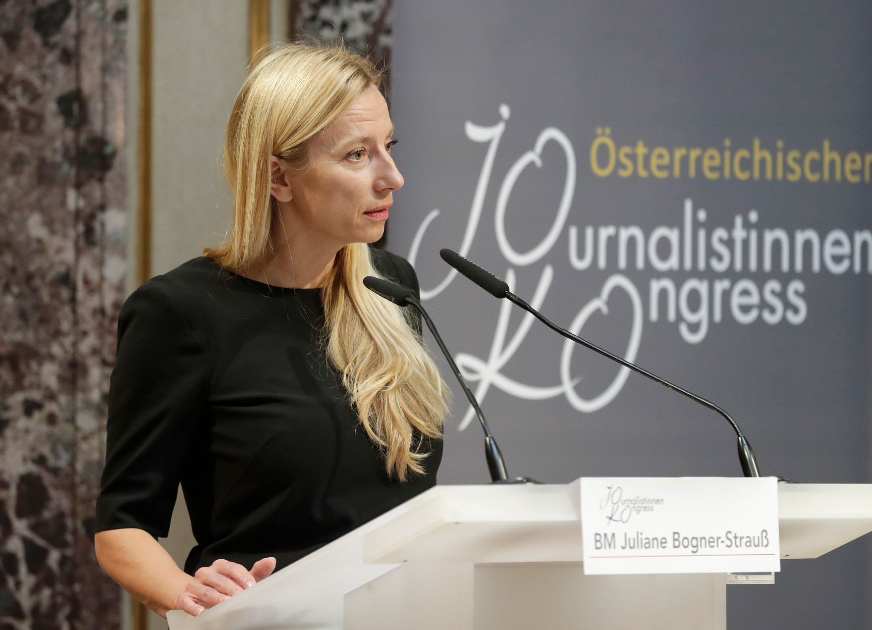 Am 7. November 2018 sprach Bundesministerin Juliane Bogner-Strau&szlig; (im Bild) die Begr&uuml;&szlig;ungsworte beim Journalistinnenkongress 2018 &bdquo;20 years ago - 20 years ahead - R&uuml;ckschritt oder Vormarsch&ldquo;.