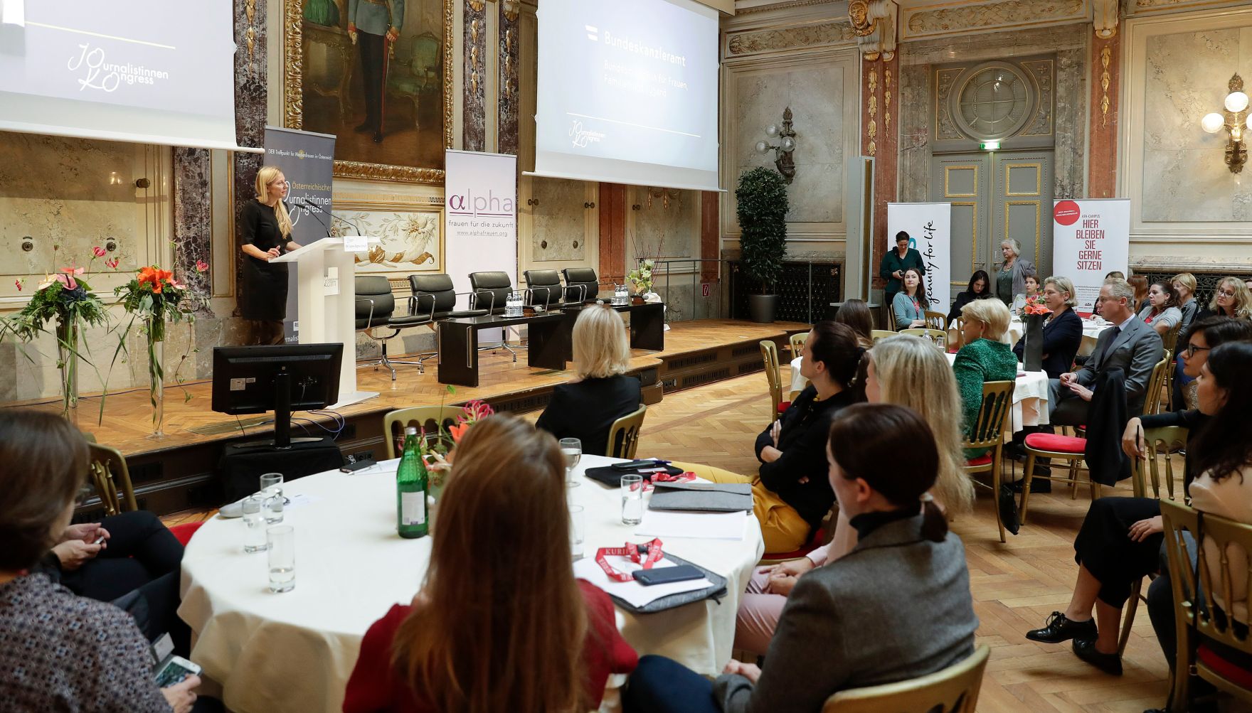 Am 7. November 2018 sprach Bundesministerin Juliane Bogner-Strau&szlig; (im Bild) die Begr&uuml;&szlig;ungsworte beim Journalistinnenkongress 2018 &bdquo;20 years ago - 20 years ahead - R&uuml;ckschritt oder Vormarsch&ldquo;.