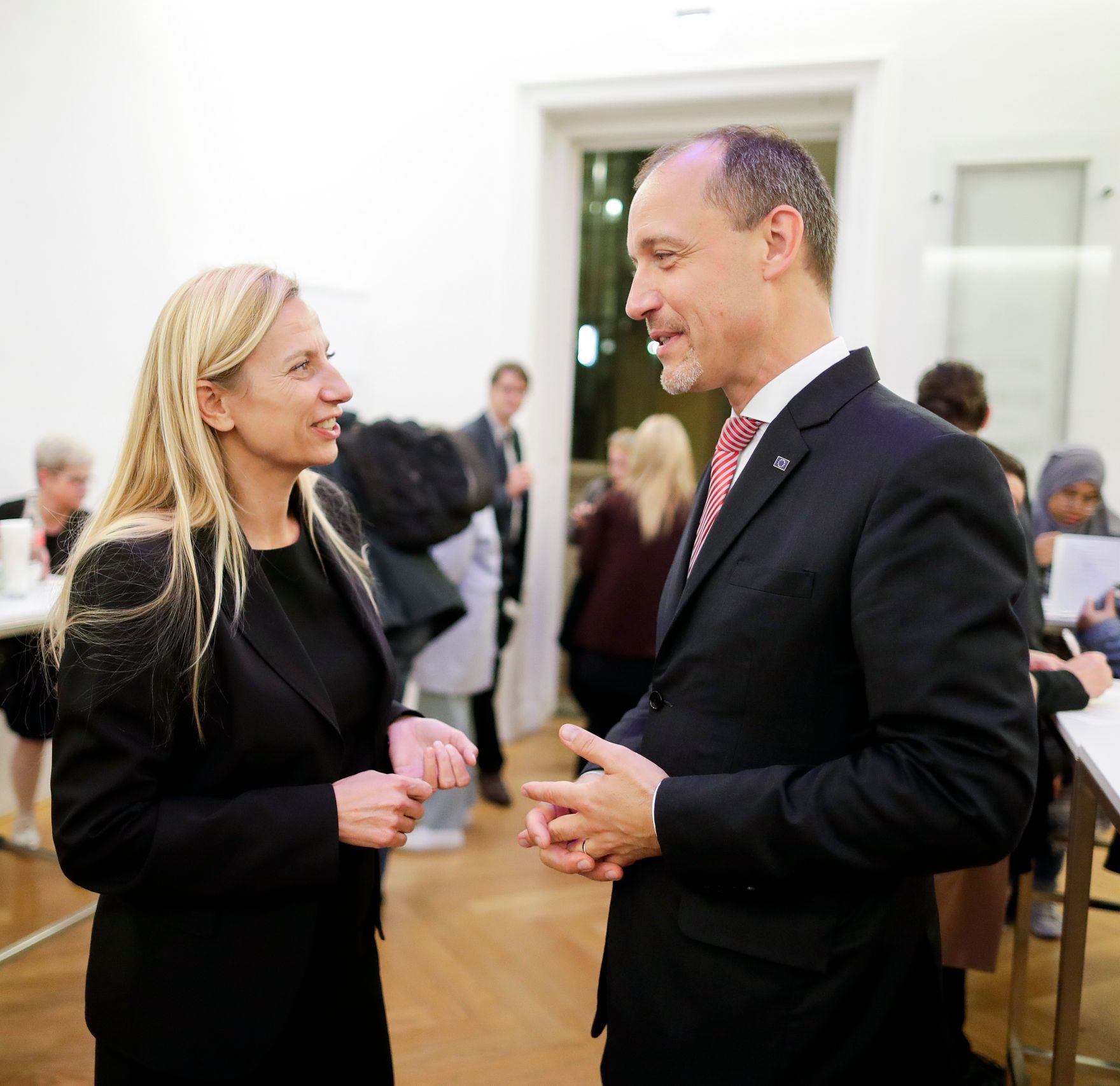 Am 7. November 2018 &uuml;berreichte Bundesministerin Juliane Bogner-Strau&szlig; (l.) den &Ouml;sterreichischen Jugendpreis 2018.