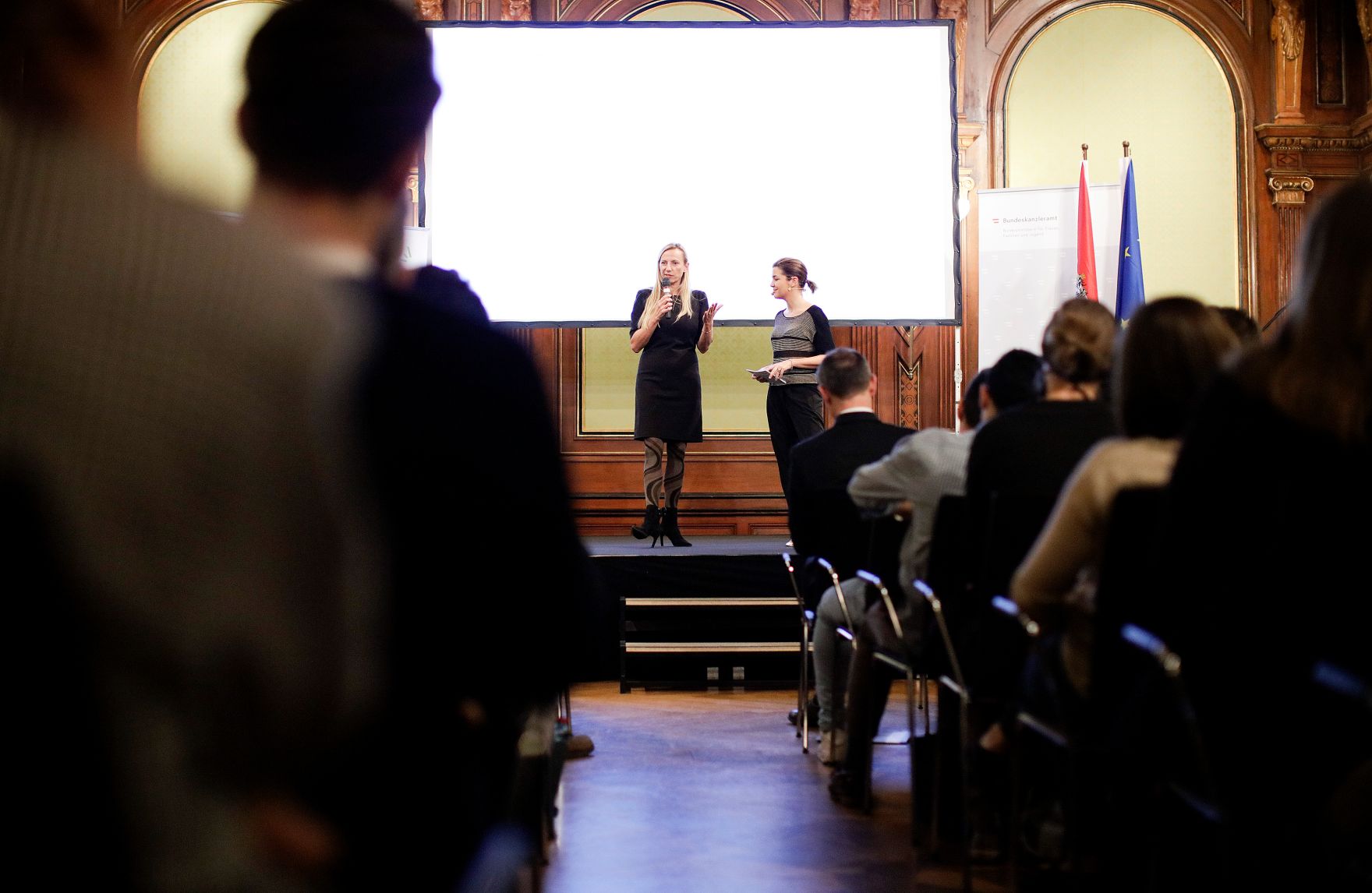 Am 7. November 2018 &uuml;berreichte Bundesministerin Juliane Bogner-Strau&szlig; (l.) den &Ouml;sterreichischen Jugendpreis 2018.