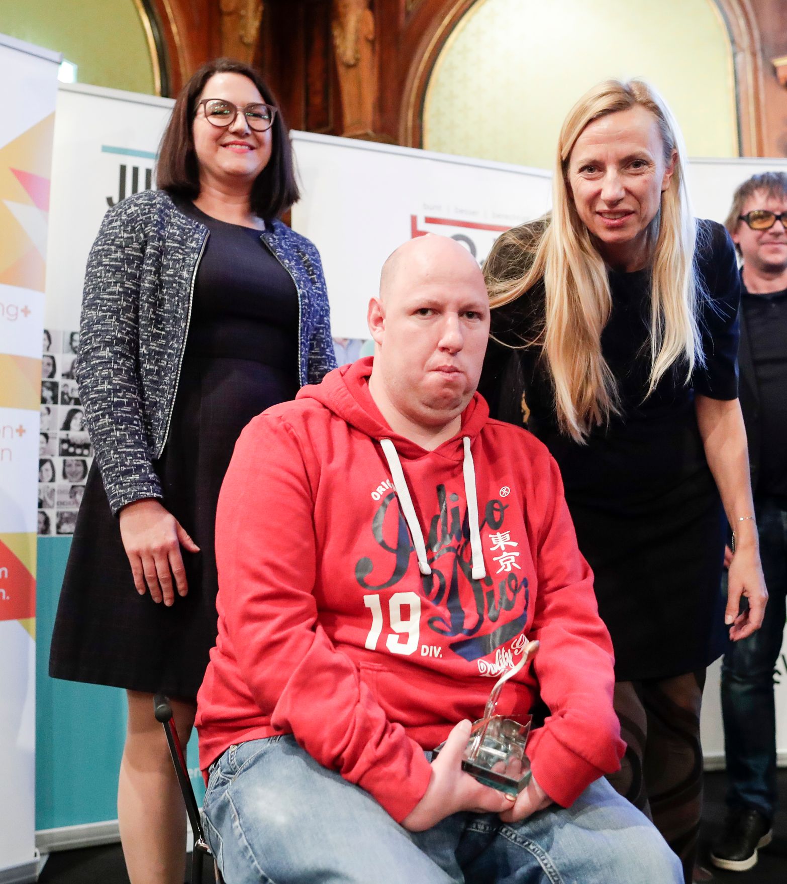 Am 7. November 2018 &uuml;berreichte Bundesministerin Juliane Bogner-Strau&szlig; (r.) den &Ouml;sterreichischen Jugendpreis 2018.