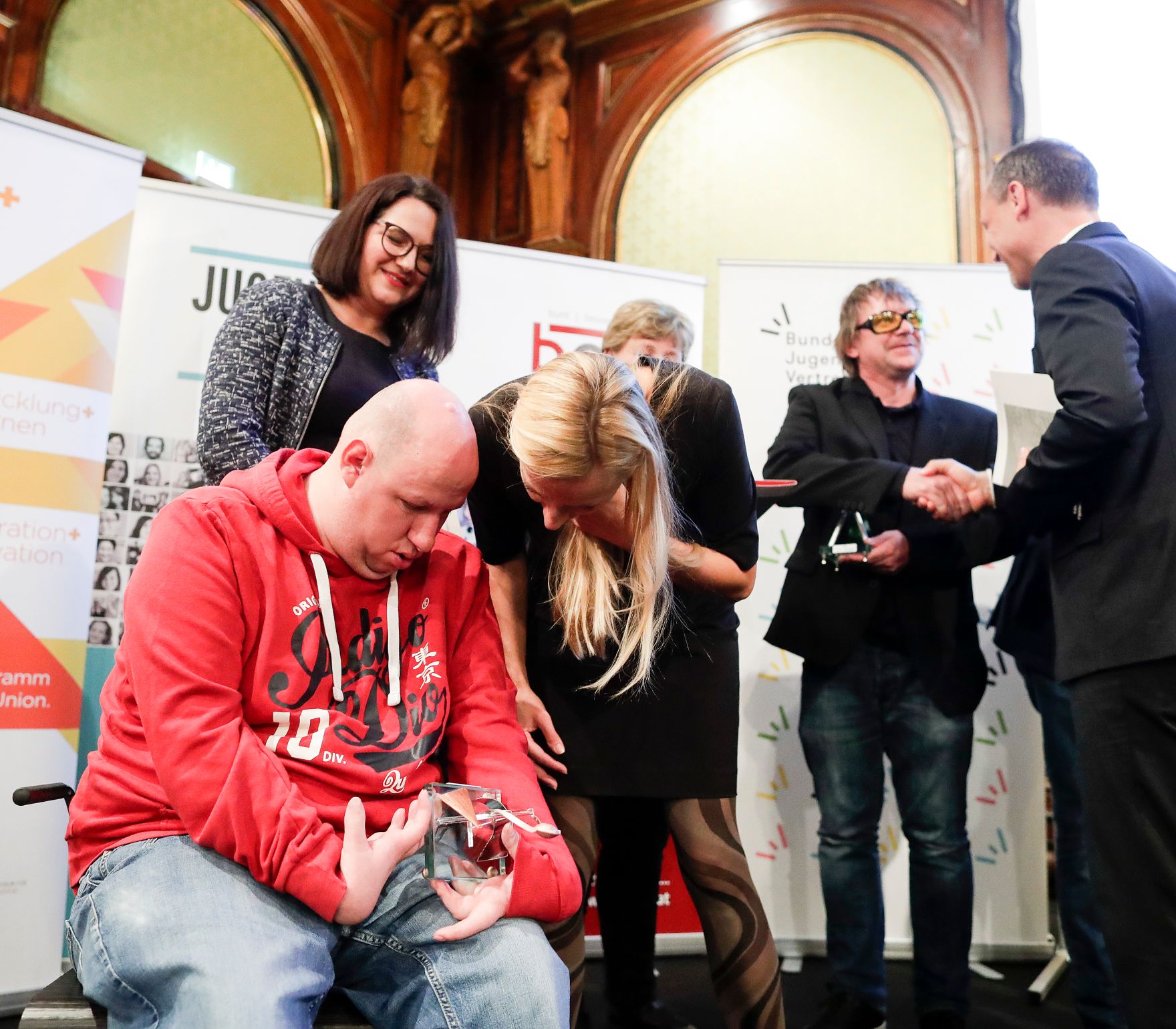 Am 7. November 2018 &uuml;berreichte Bundesministerin Juliane Bogner-Strau&szlig; den &Ouml;sterreichischen Jugendpreis 2018.