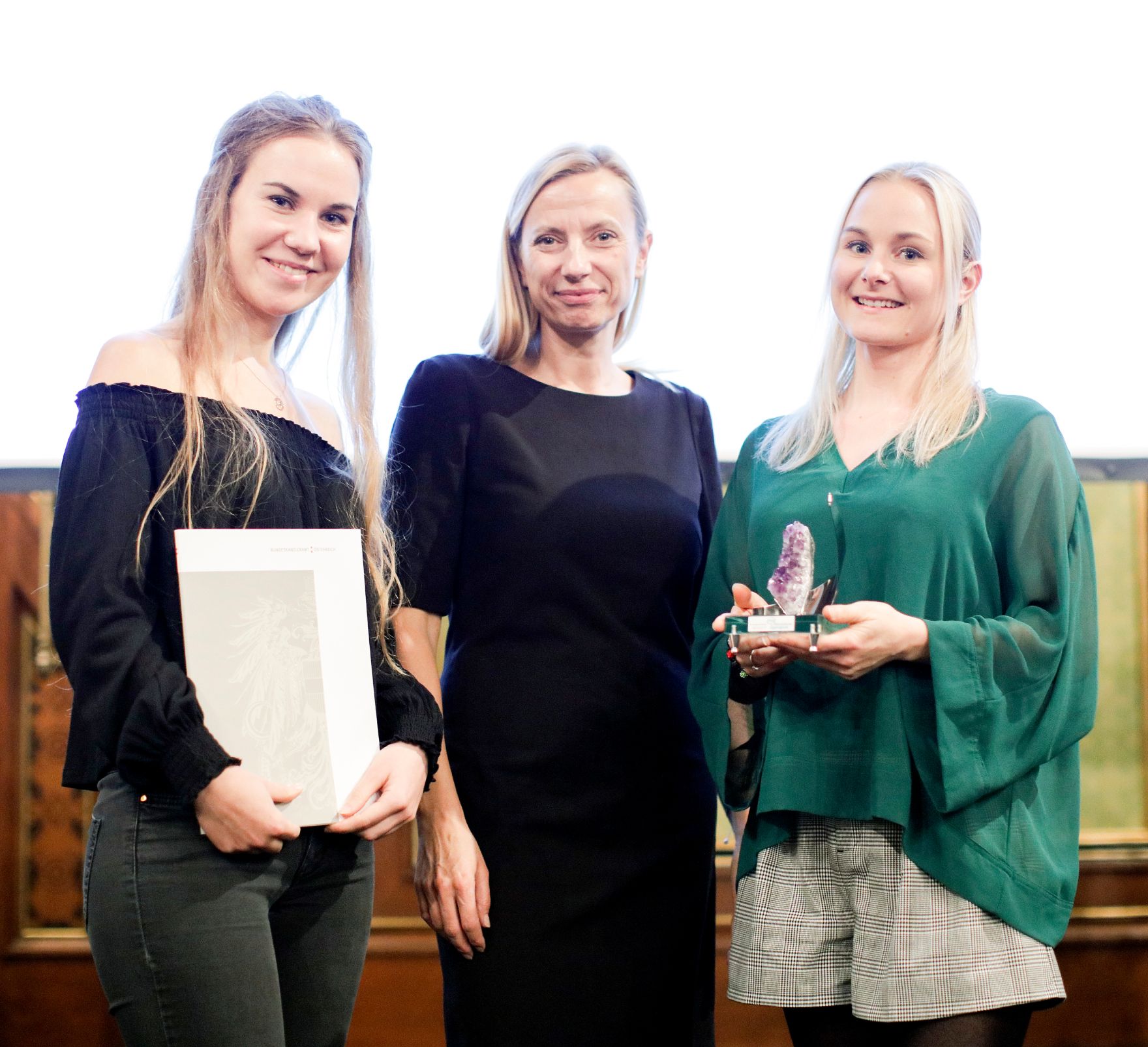 Am 7. November 2018 &uuml;berreichte Bundesministerin Juliane Bogner-Strau&szlig; den &Ouml;sterreichischen Jugendpreis 2018.